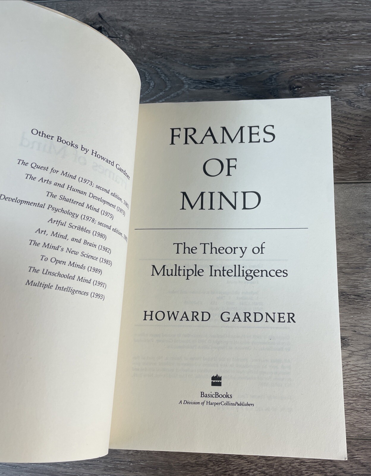 Frames Of Mind: The Theory Of Multiple Intelligences – Paperback – GOOD