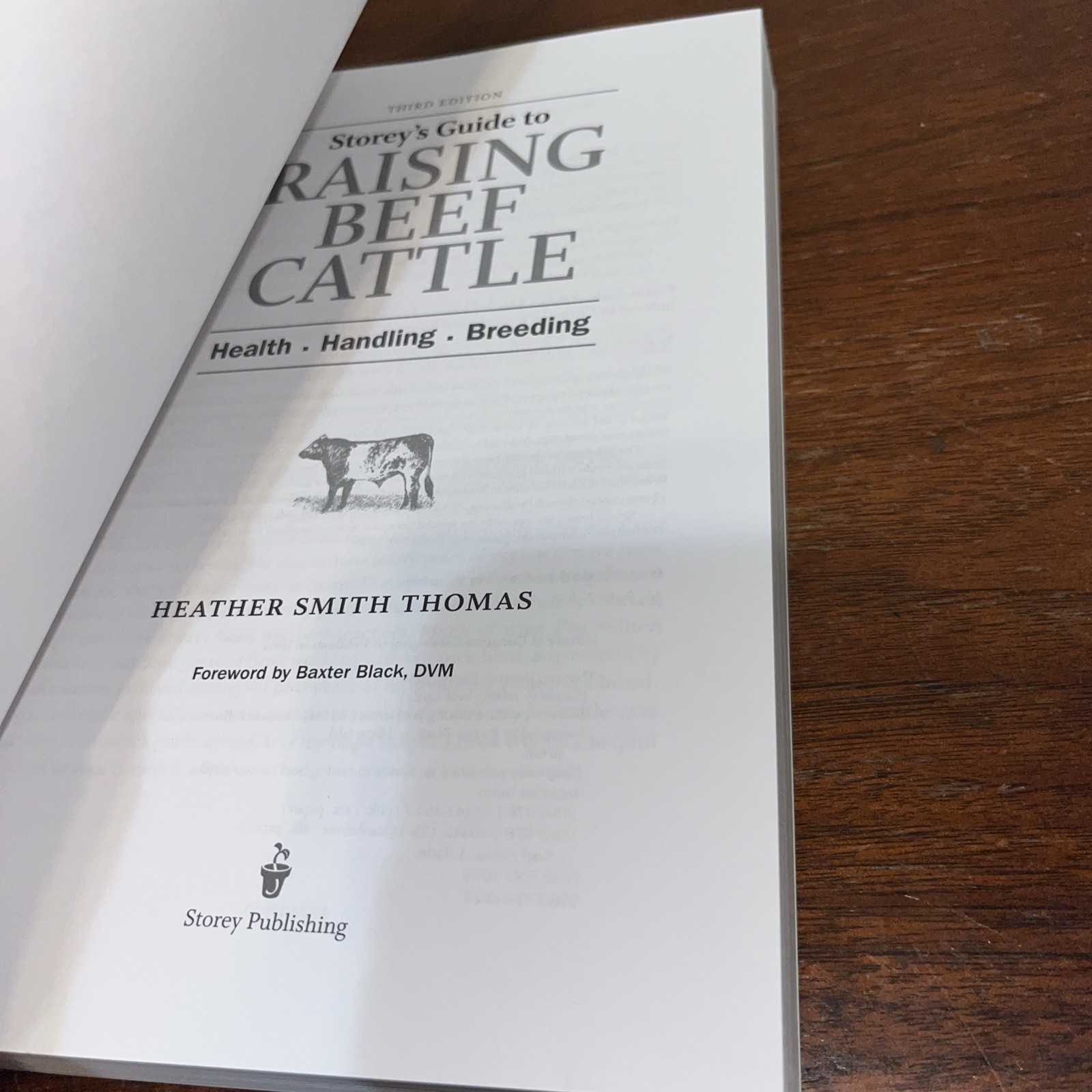 Storey’s Guide to Raising Beef Cattle – Heather Smith Thomas – Unread Shelf Wear