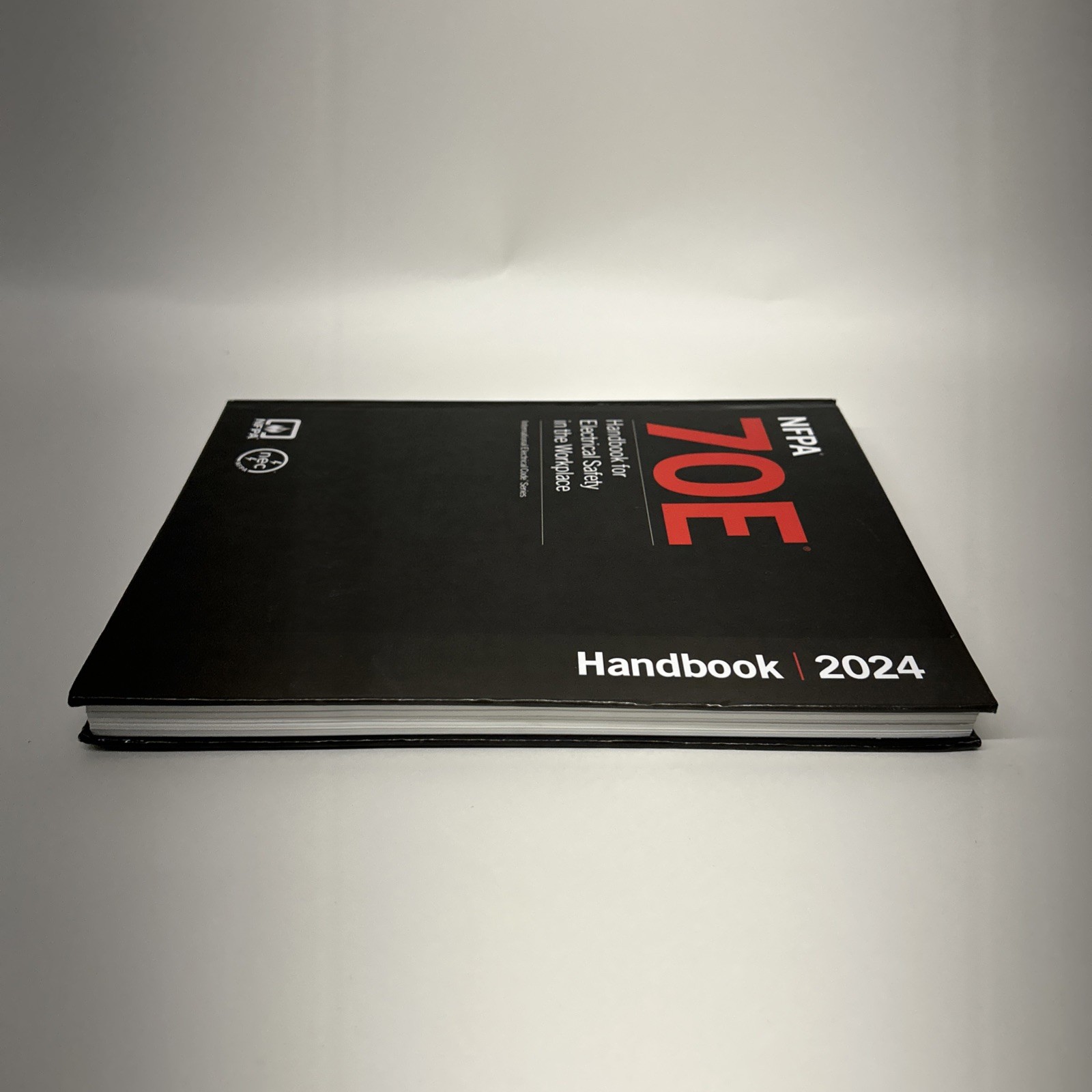 NFPA 70E Handbook for Electrical Safety in the Workplace 2024 Hardcover