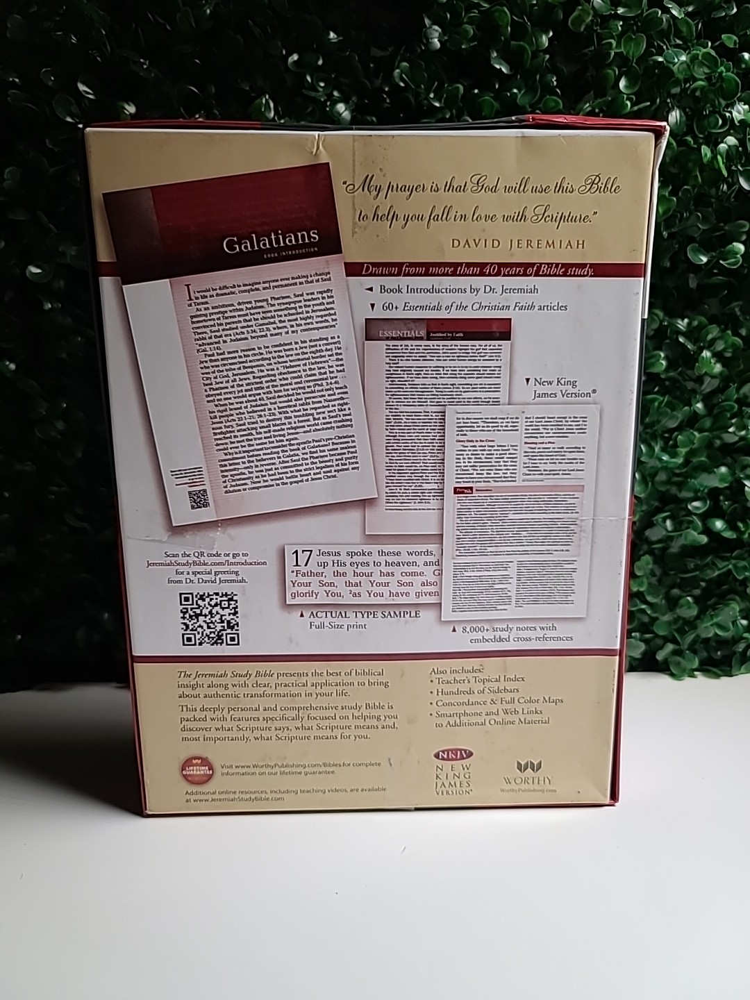 . David JeremiahThe Jeremiah Study Bible, NKJV: Charcoal/Burgundy LeatherLuxe®: