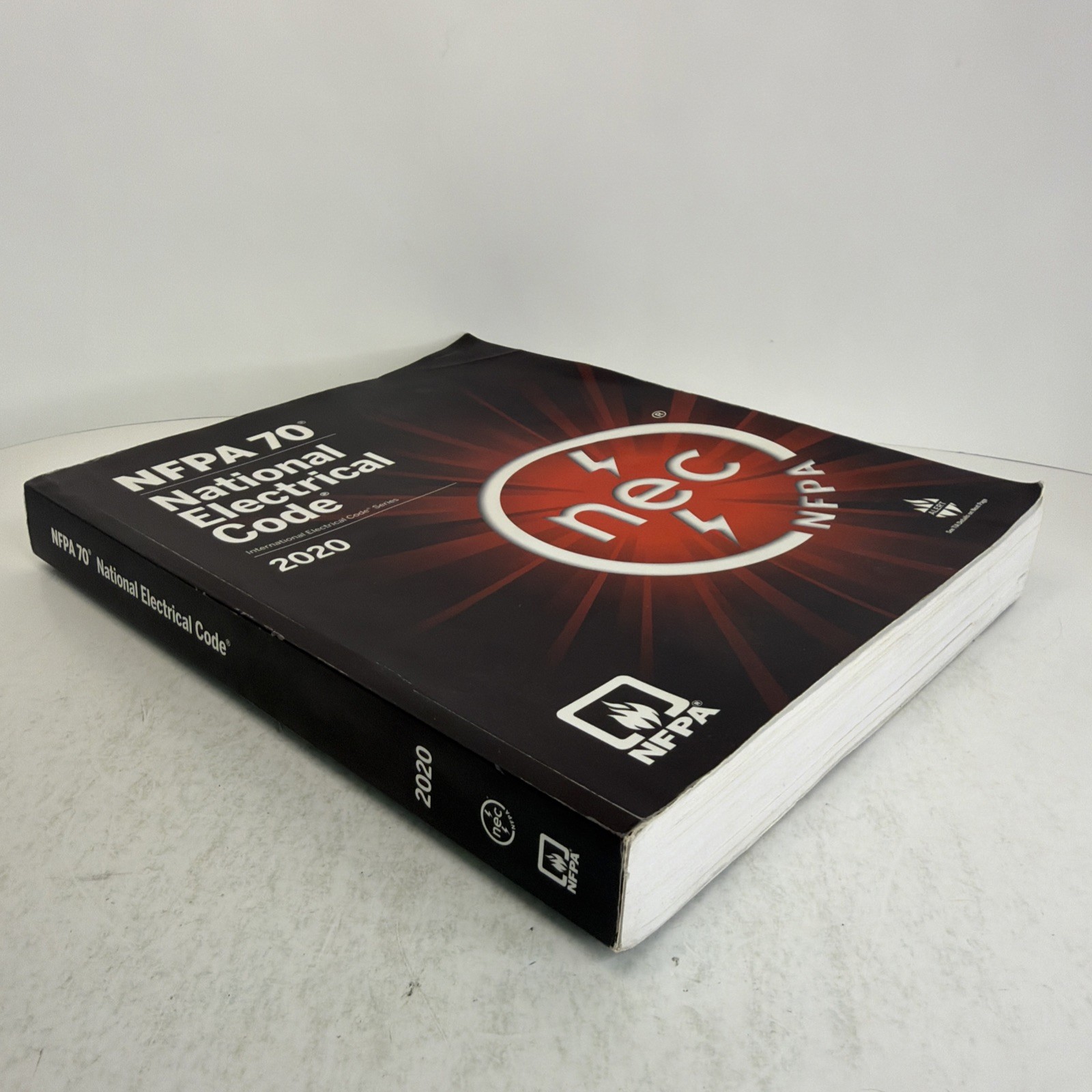2020 NFPA 70 National Electrical Code Paperback