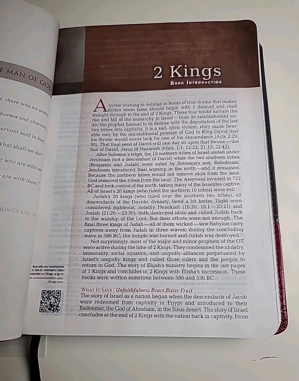 . David JeremiahThe Jeremiah Study Bible, NKJV: Charcoal/Burgundy LeatherLuxe®: