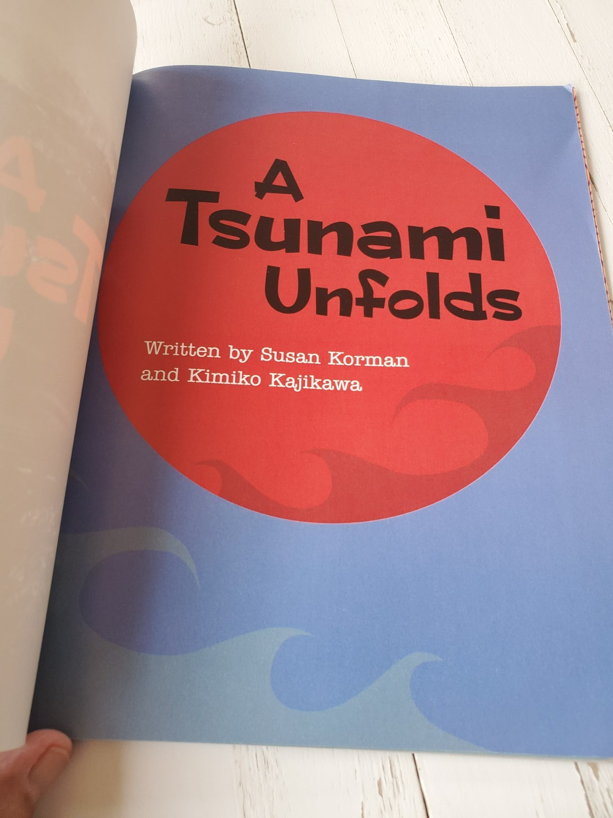 Tsunami Unfolds (Paperback) Copyright 2016 by Kimiko Kajikawa (2015, Trade…