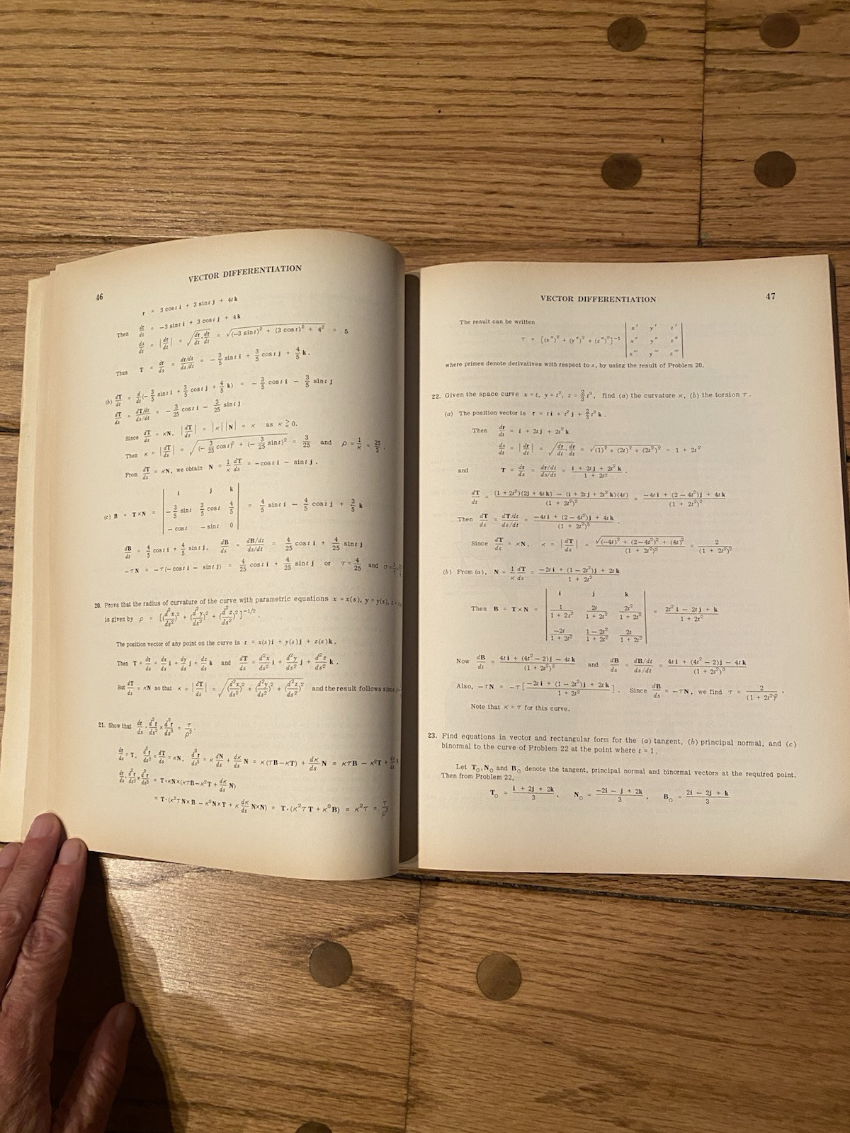 Schaum’s Outline Ser.: Schaum’s Outline of Vector Analysis -Murray R. Spiegel