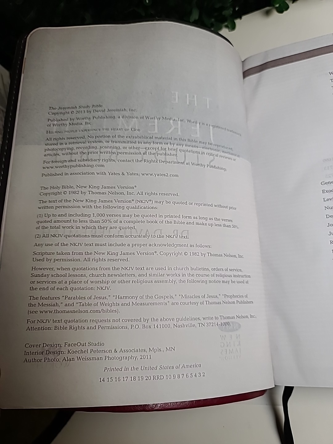 . David JeremiahThe Jeremiah Study Bible, NKJV: Charcoal/Burgundy LeatherLuxe®: