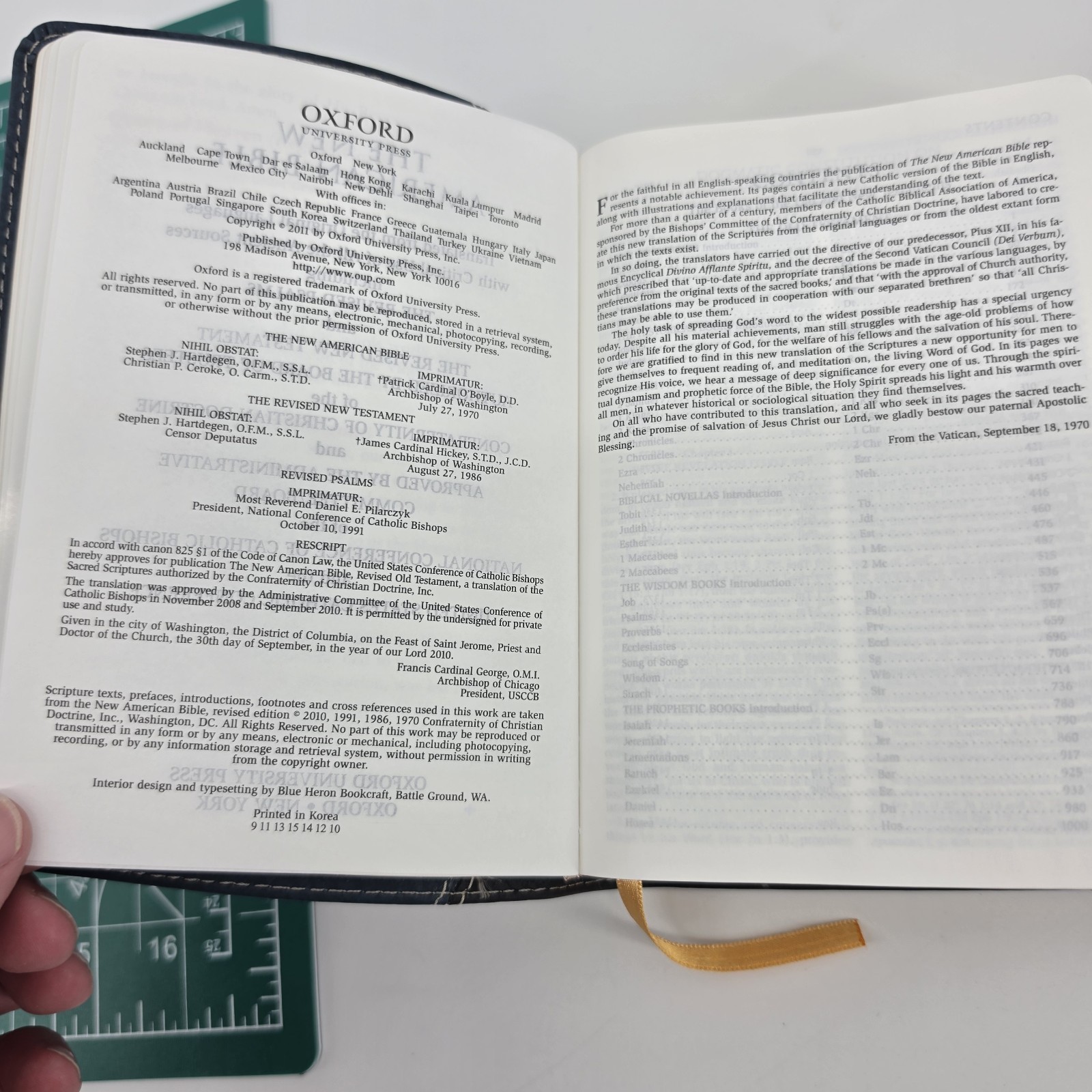 New American Bible NABRE Oxford University Press Two-Tone Blue Black 412 Good
