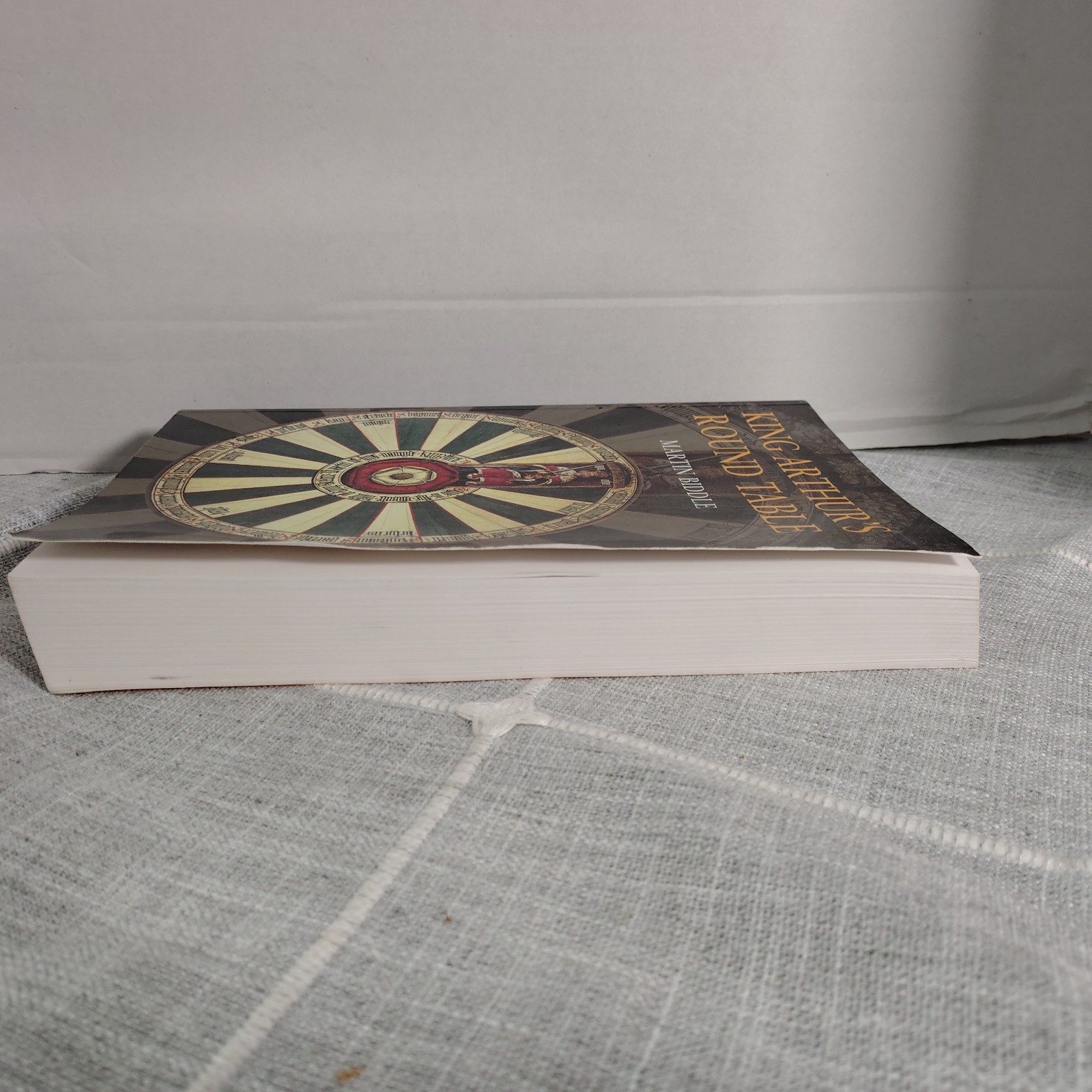 KING ARTHUR’S ROUND TABLE: AN ARCHAEOLOGICAL INVESTIGATION By Martin Biddle