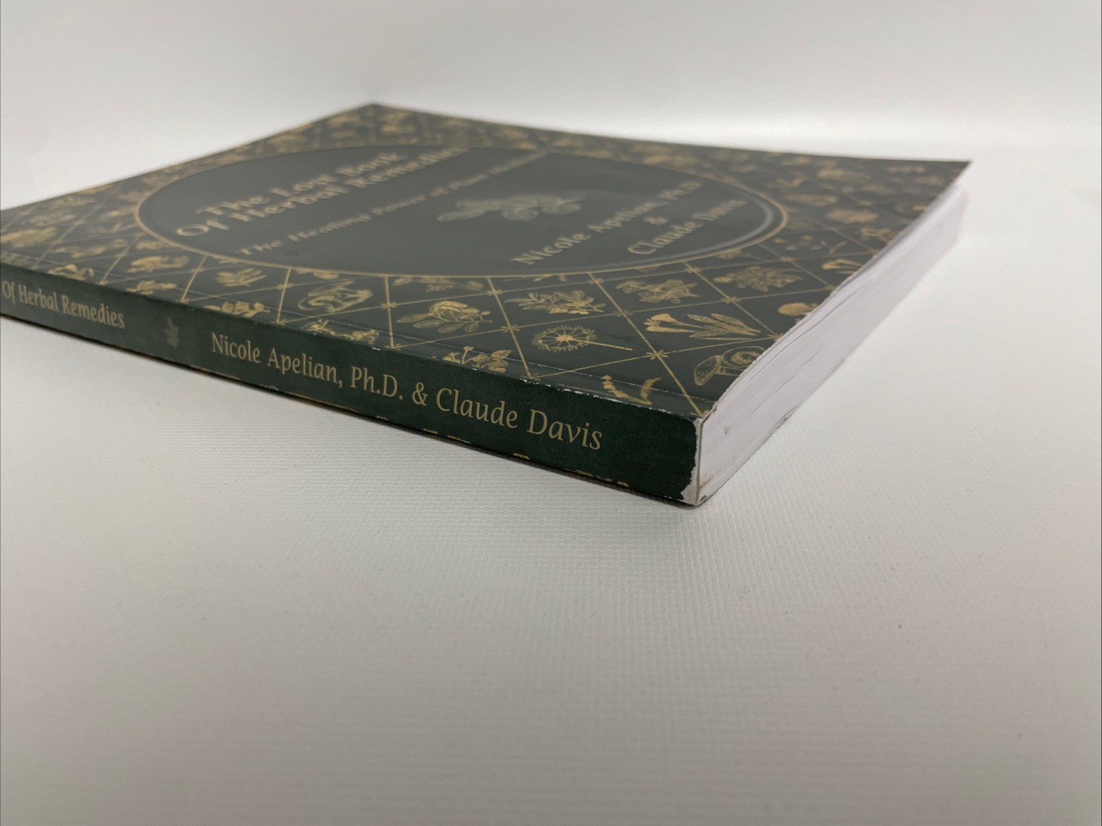 Lost Book of Herbal Remedies – Nicole Apelian, Ph.D. & Claude Davis (2021)