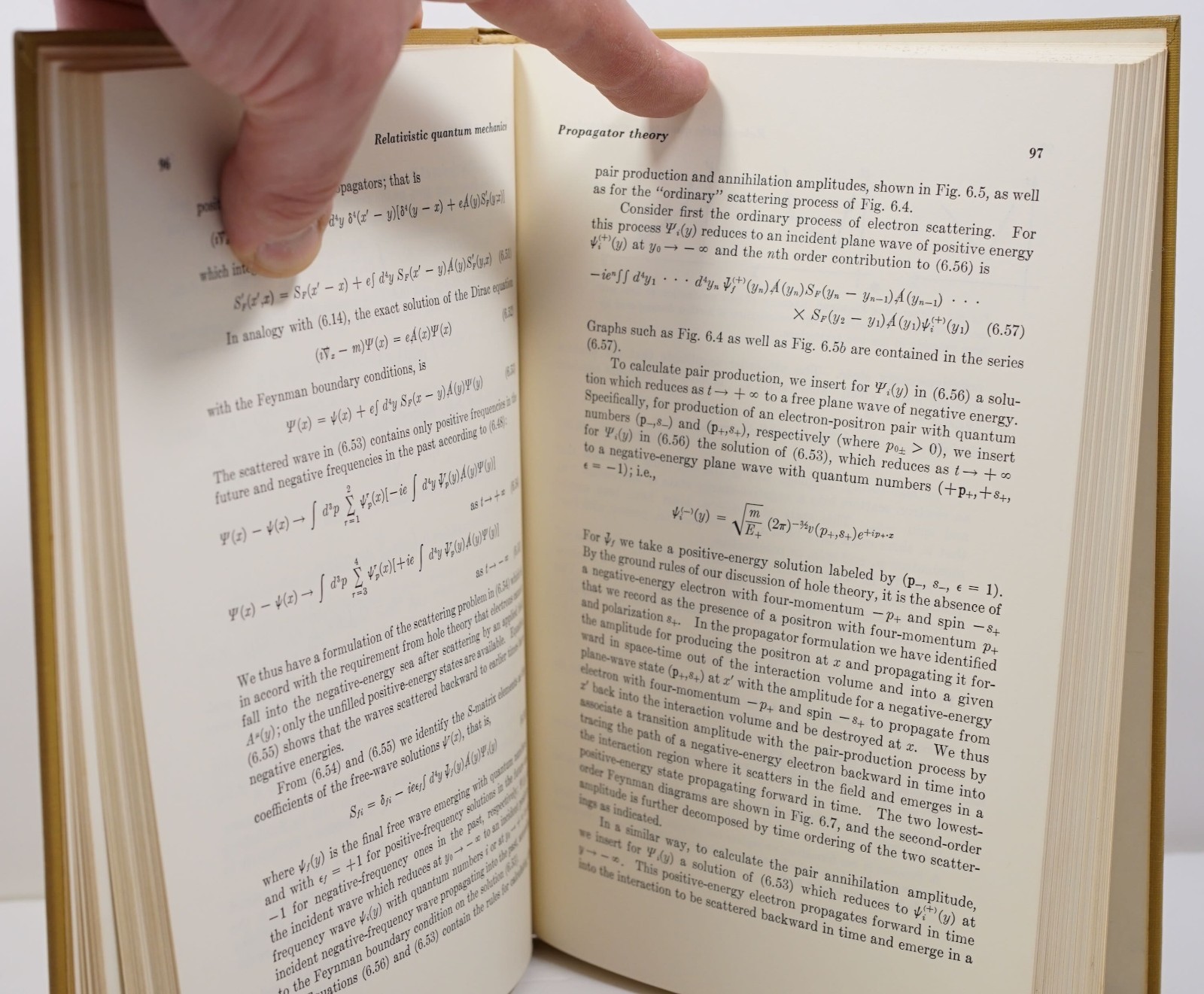 Relativistic Quantum Mechanics – Bjorken and Drell Hardback