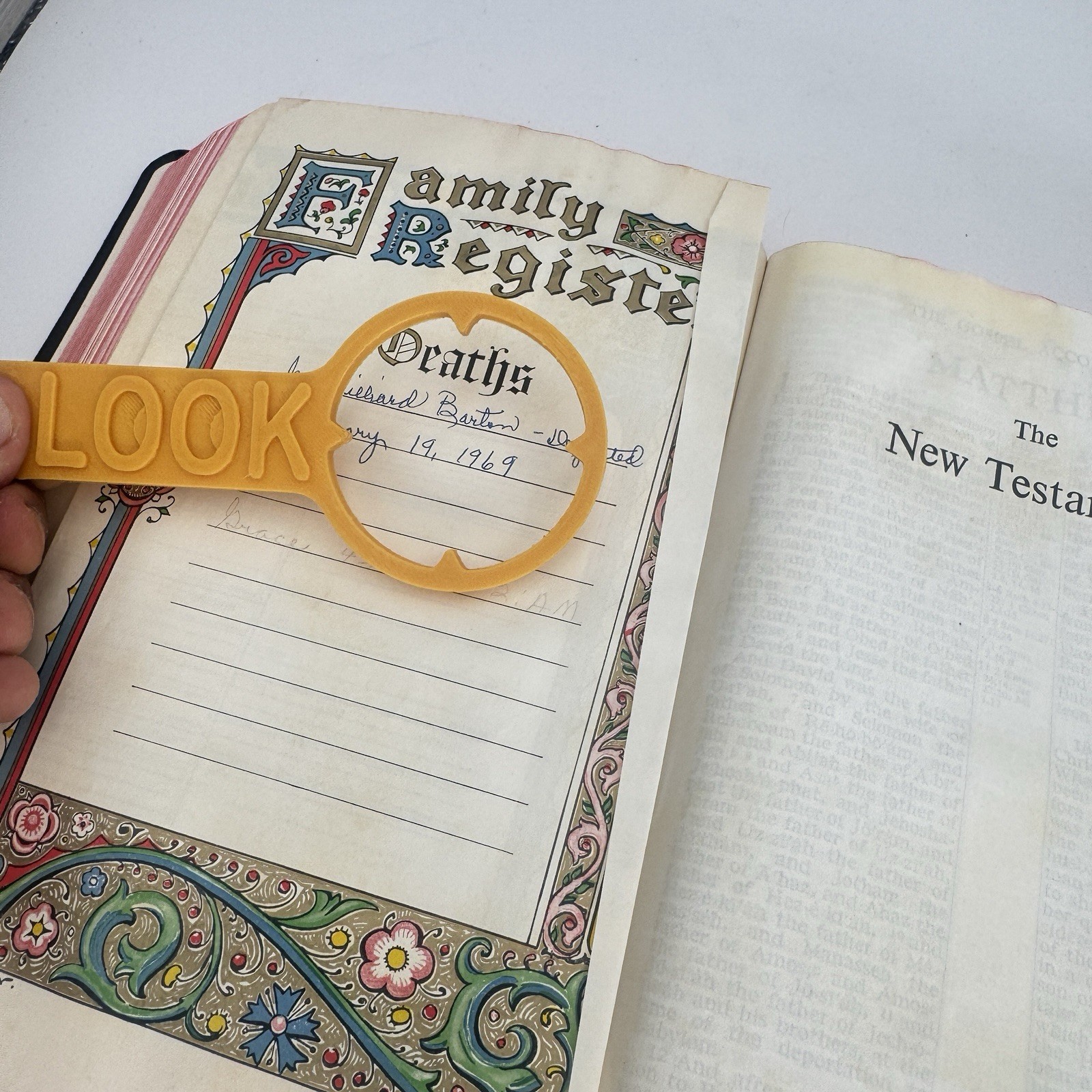 Black And Gold Vtg Old New Testament RSV Holy Bible World