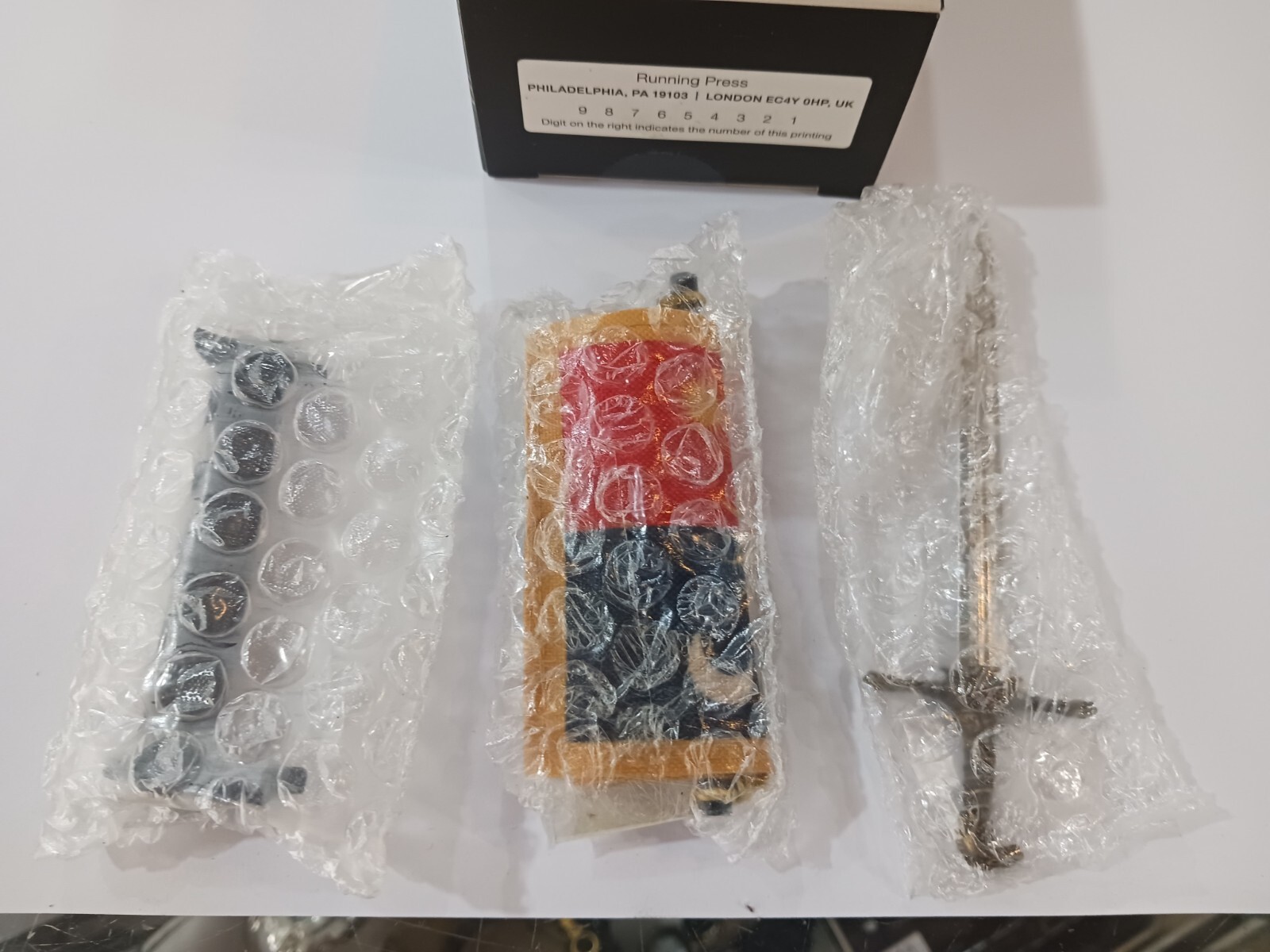 Game of Thrones Oathkeeper Collectible Sword Deluxe Mega Kit BY RUNNING PRESS