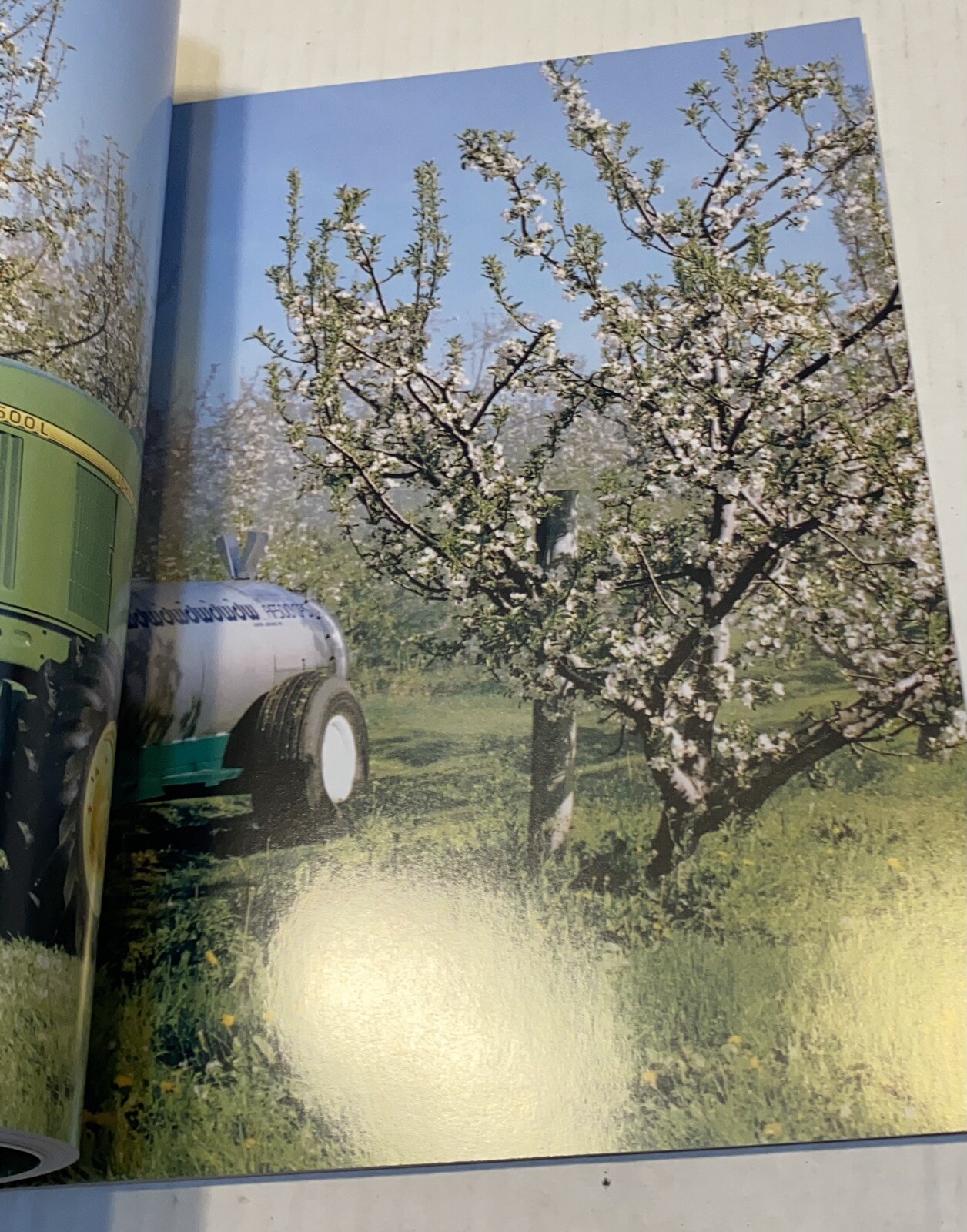Orchard Tractors (Motorbooks International Farm Tractor Color History) by Halbe