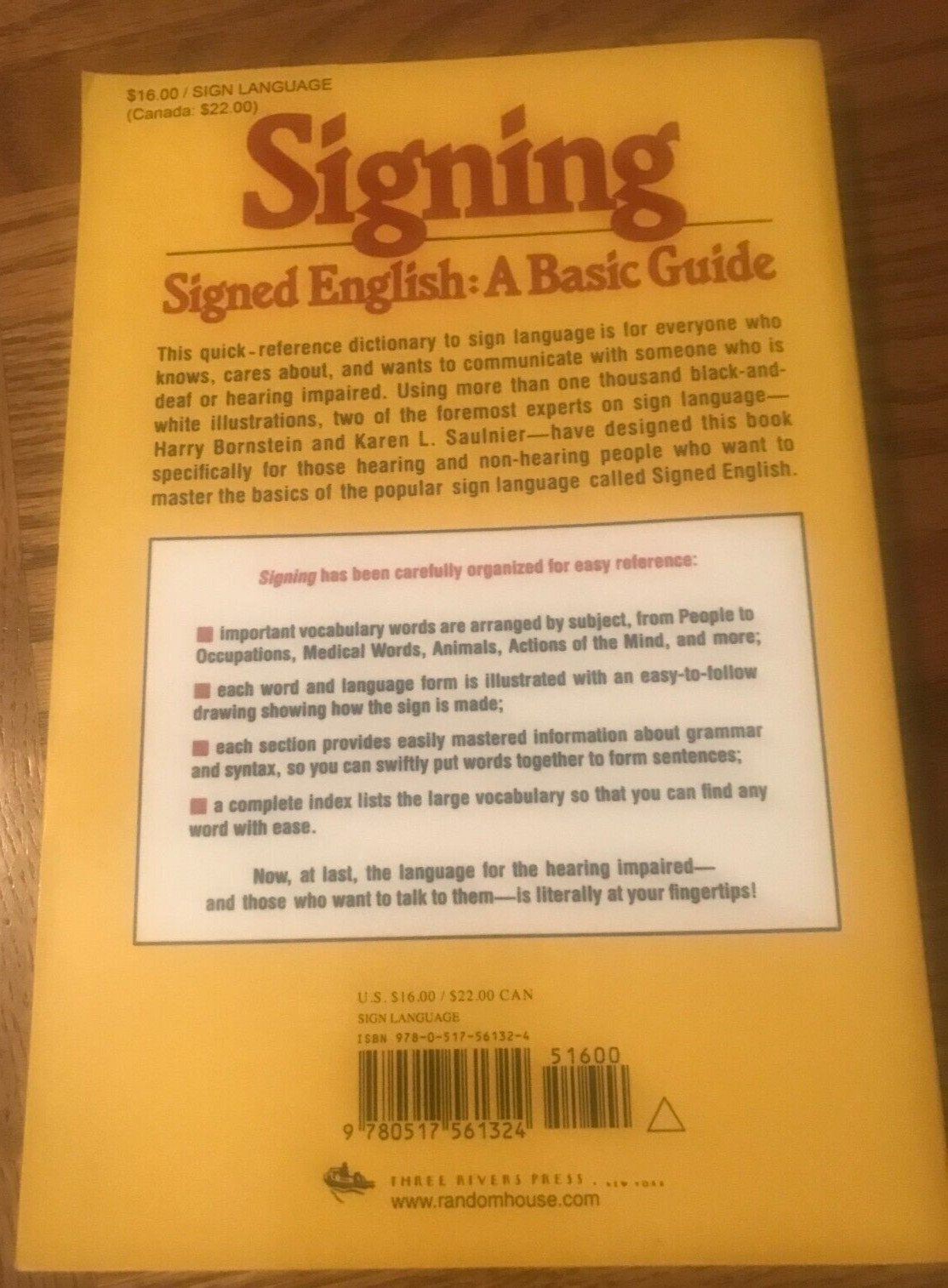 Signing: Signed English: A Basic Guide by Bornstein, Harry; Saulnier, Karen L.