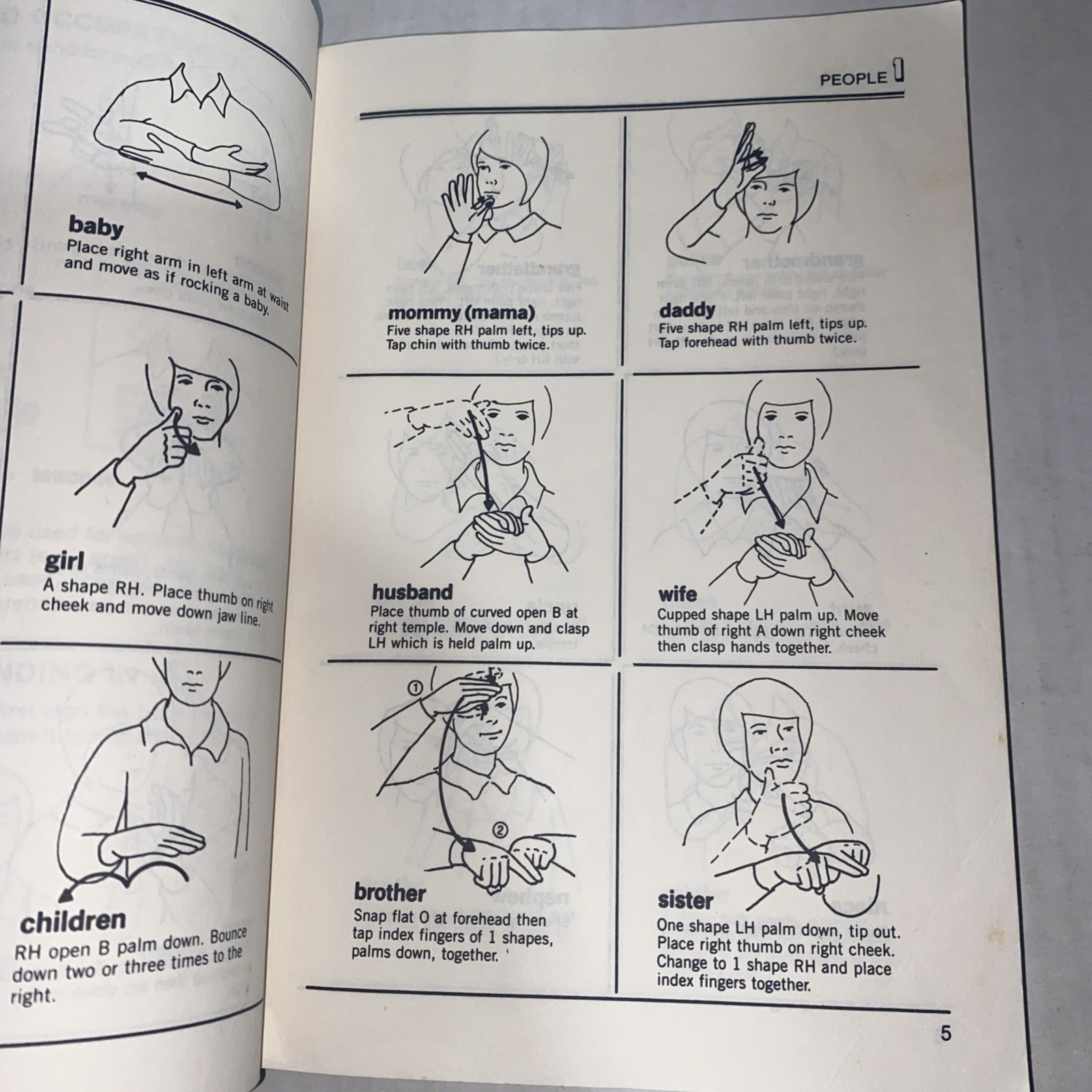 Signing: Signed English: A Basic Guide – Paperback By Bornstein, Harry