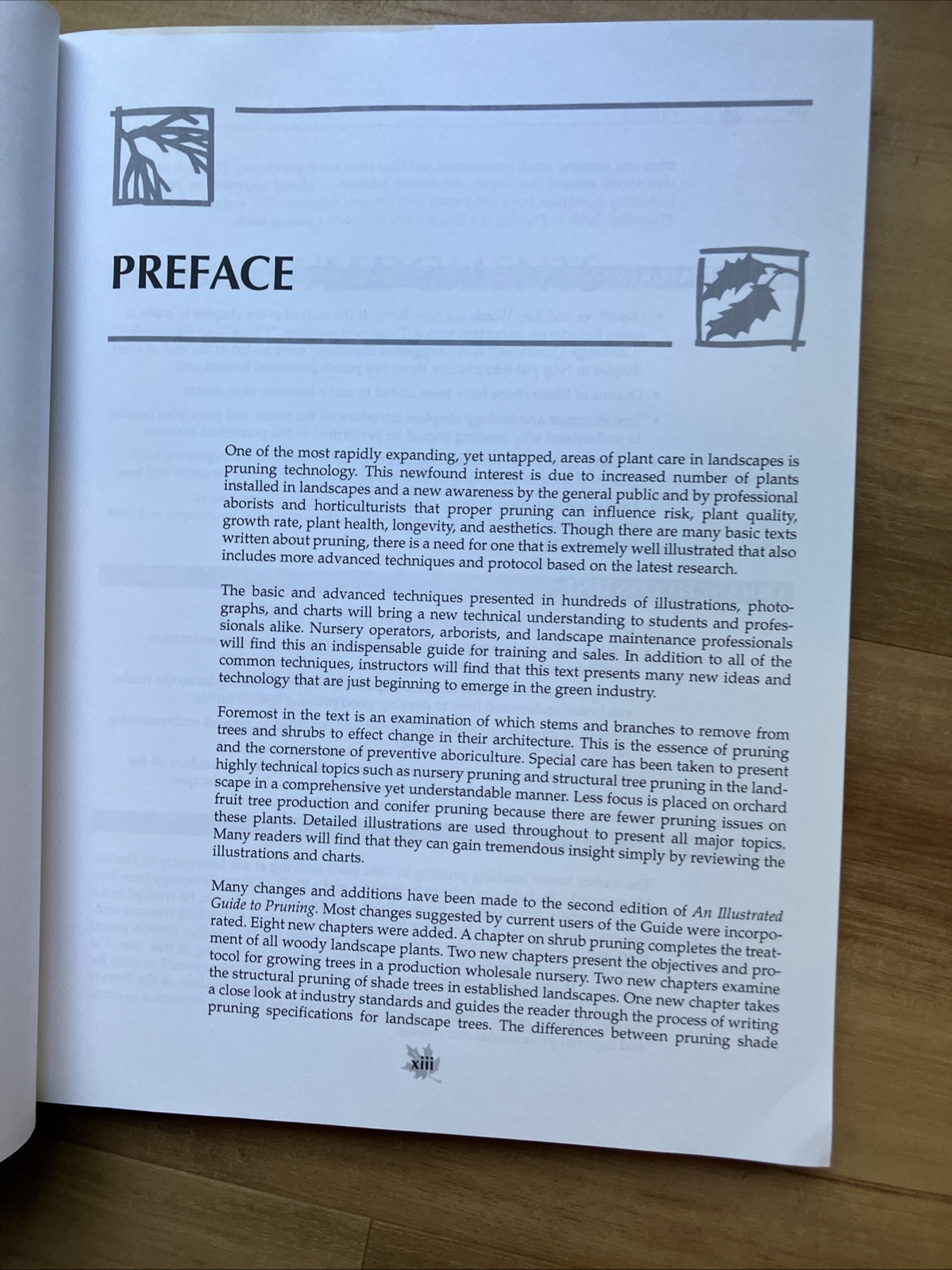 An Illustrated Guide to Pruning by Edward F. Gillman. Second edition