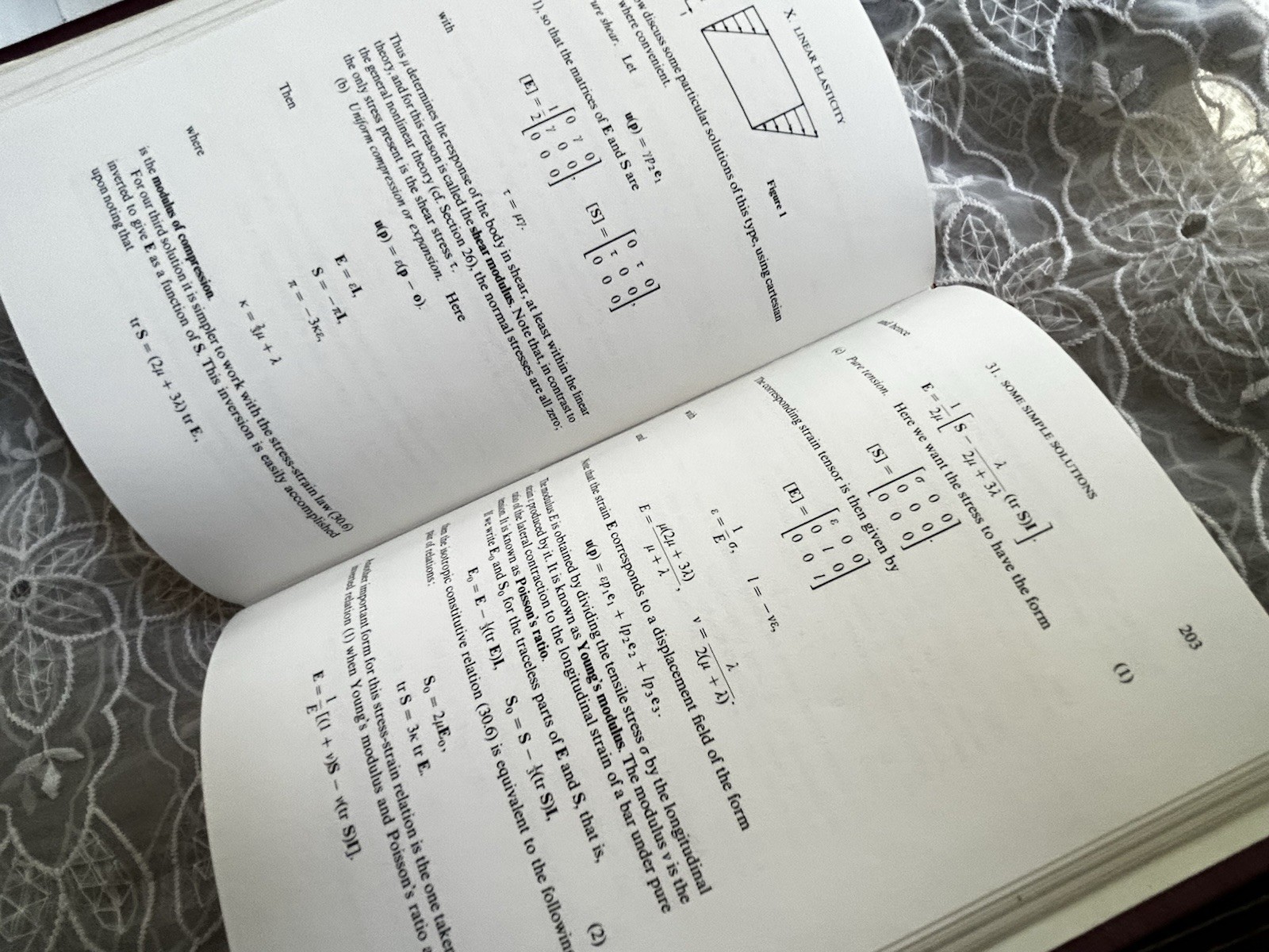 An Introduction to Continuum Mechanics Gurtin 1981 Academic Press Vol 158