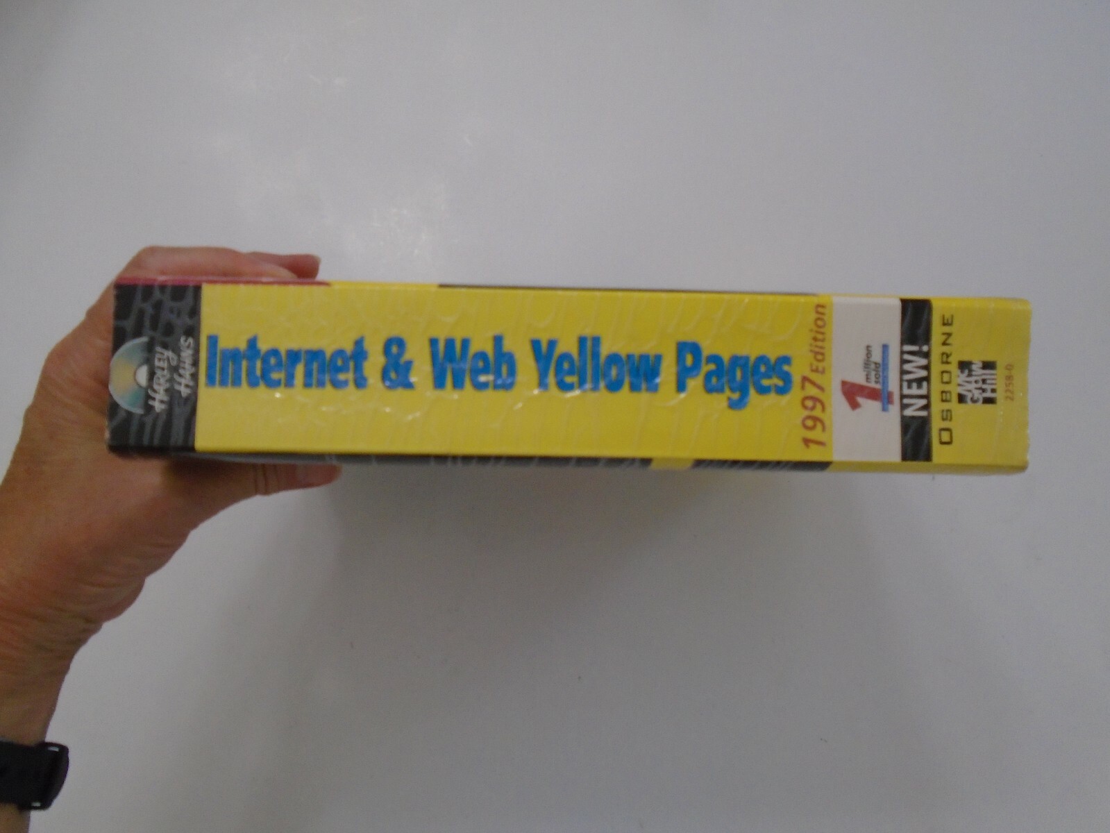 Harley Hahn’s Internet Yellow Pages by Harley Hahn (1996, CD-ROM / Trade PB)