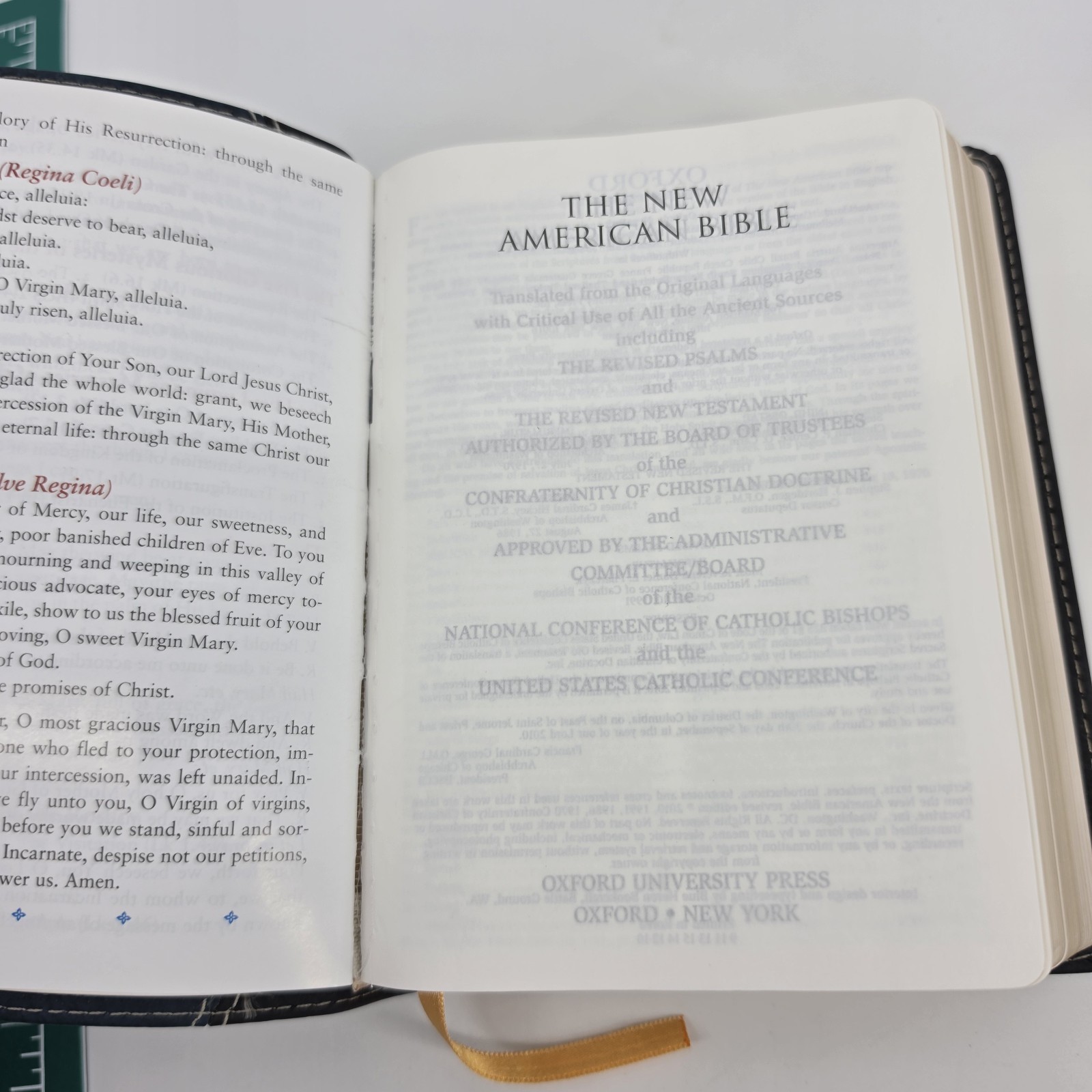 New American Bible NABRE Oxford University Press Two-Tone Blue Black 412 Good
