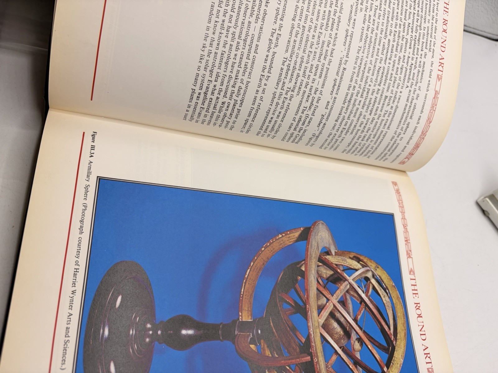 The Round Art: Astrology of Time and Space by Mann, A.J. 0905895185 The Fast