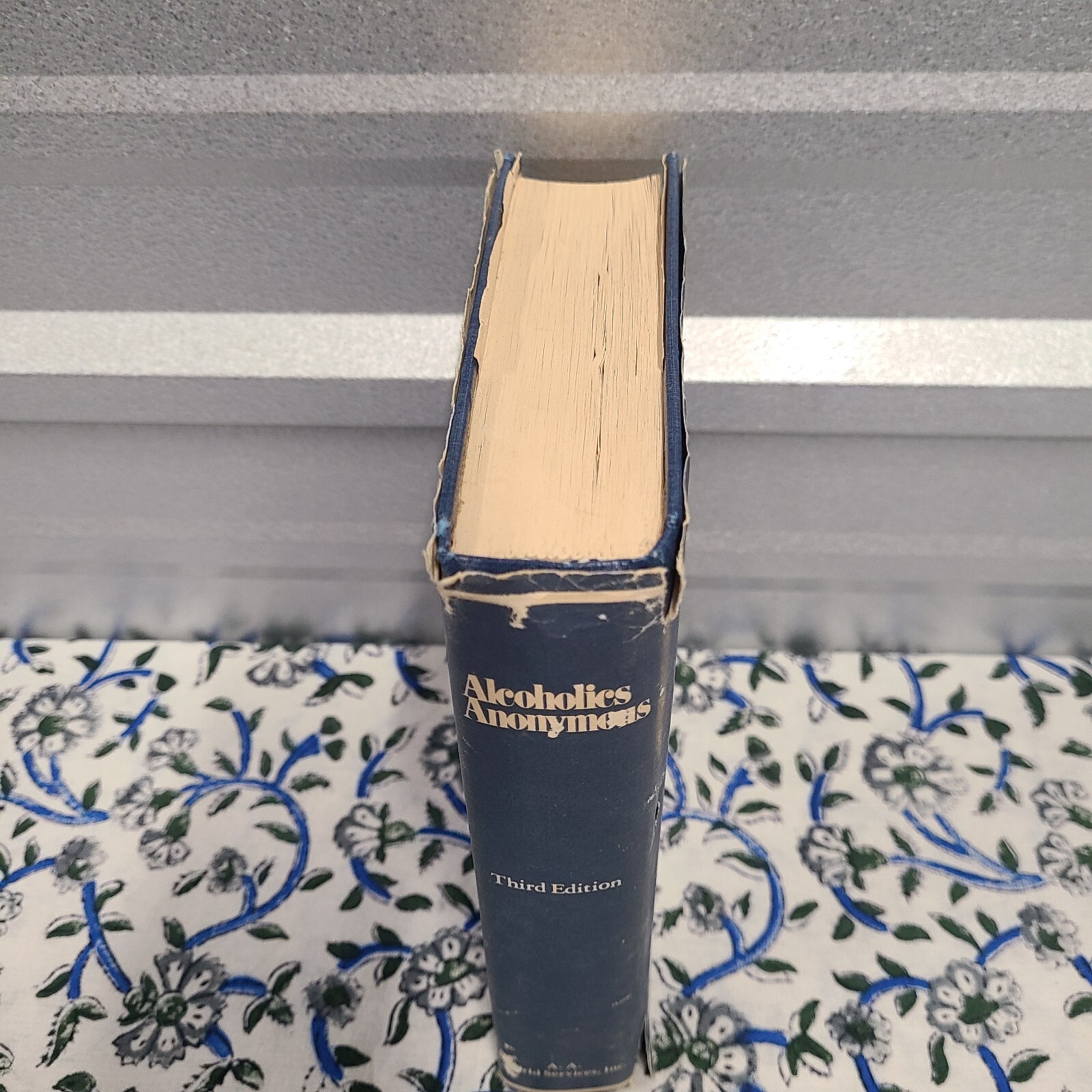 Alcoholics Anonymous, 3rd Edition, 1976, 575 Pages, DJ (Acceptable)/HC (Good)