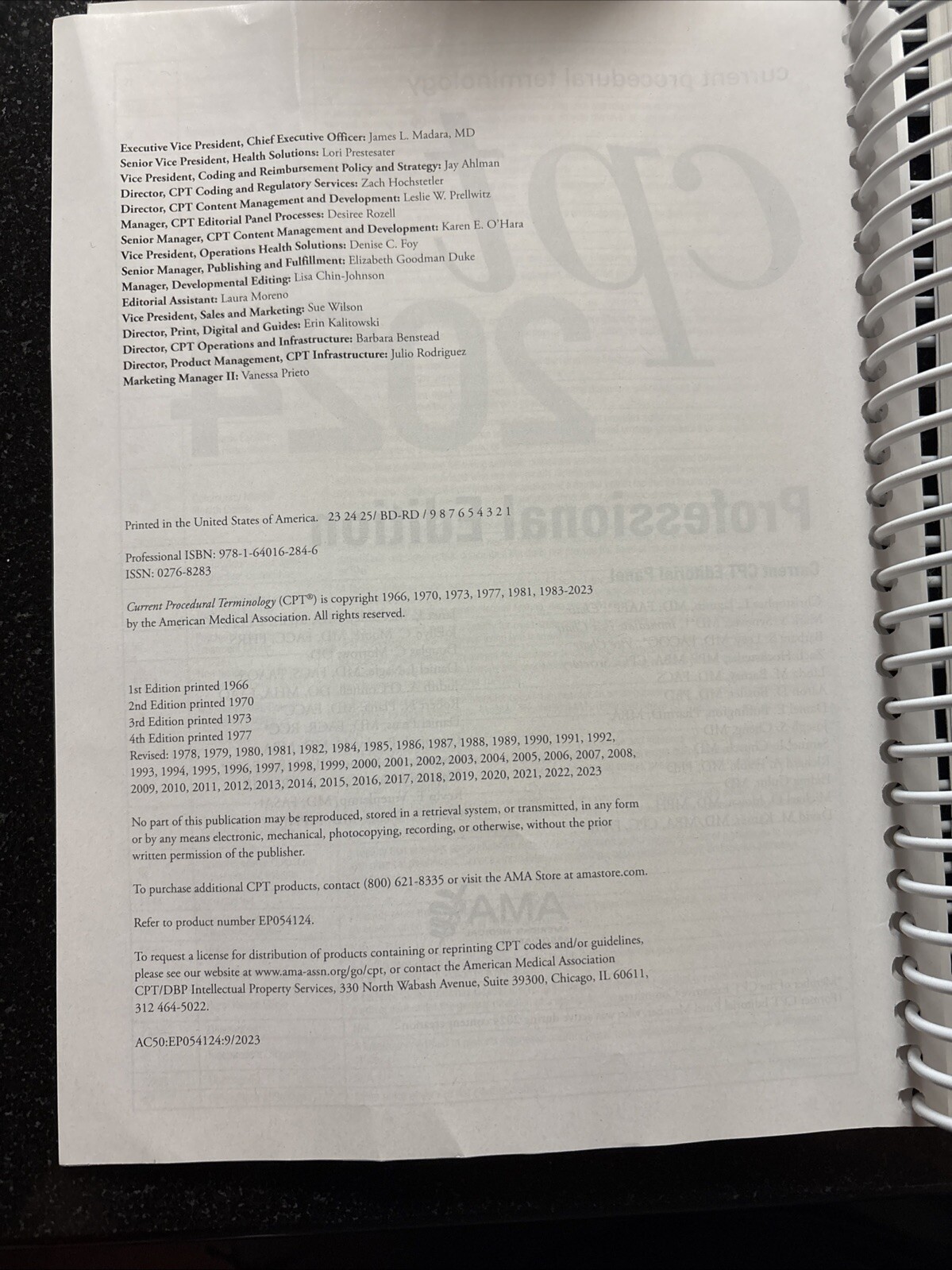 CPT Professional 2024 by American Medical Association (2023, Trade Paperback)