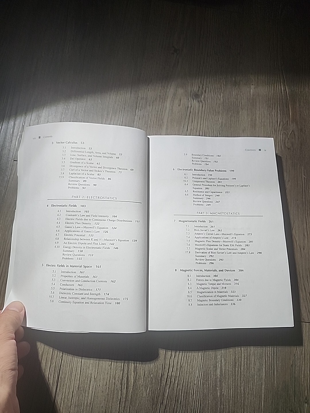 Elements of Electromagnetics by Matthew N O Sadiku: Used