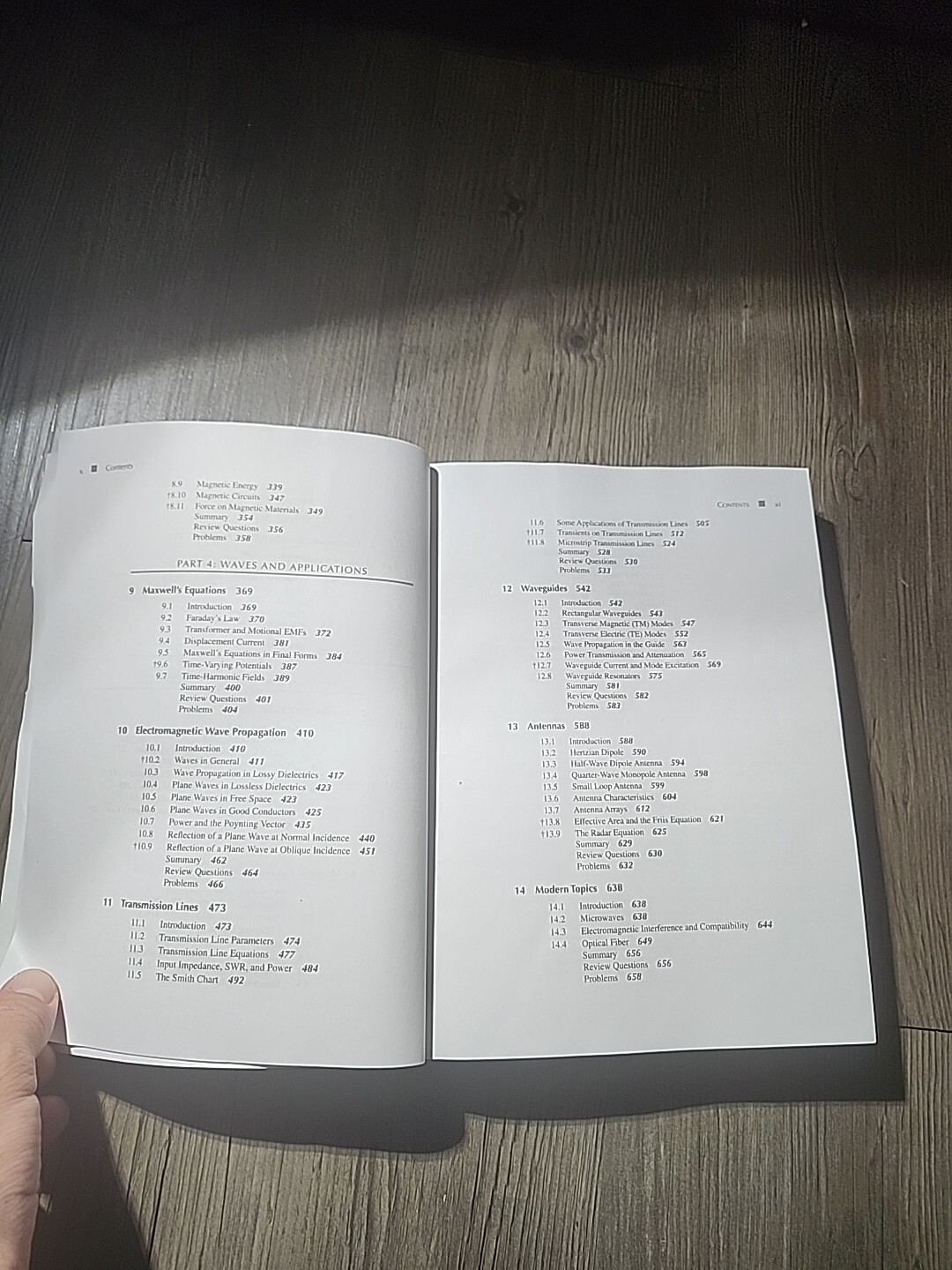 Elements of Electromagnetics by Matthew N O Sadiku: Used