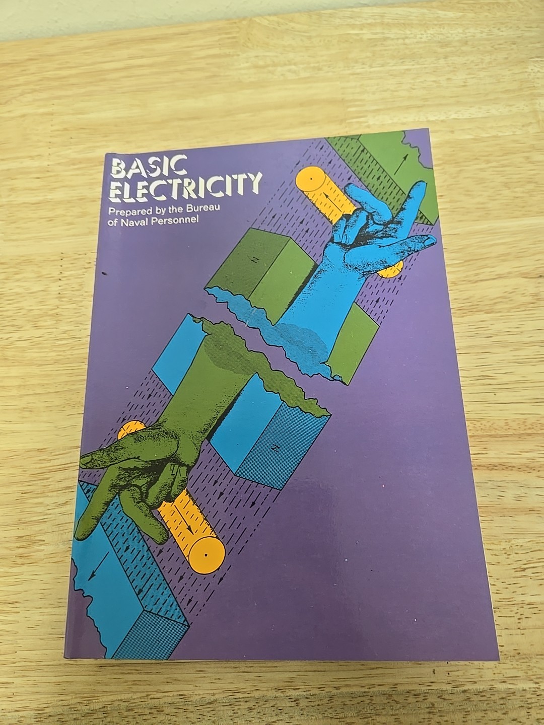 Dover Books on Electrical Engineering Ser.: Basic Electricity by U. S. Navy…