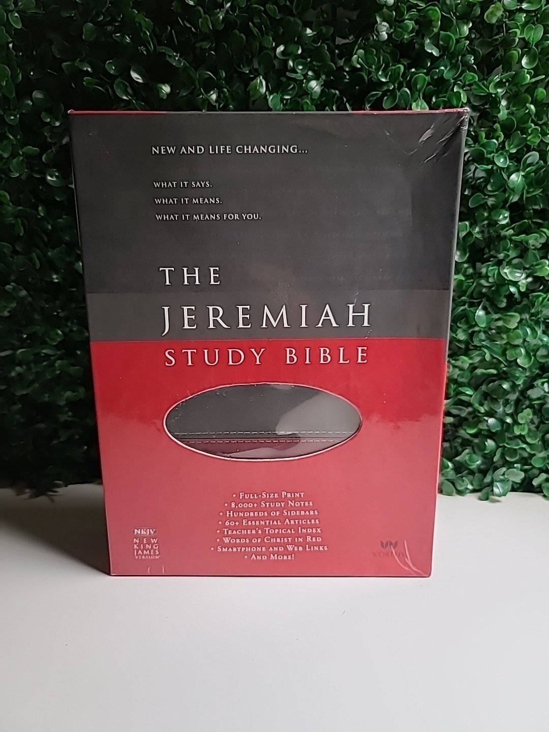 . David JeremiahThe Jeremiah Study Bible, NKJV: Charcoal/Burgundy LeatherLuxe®: