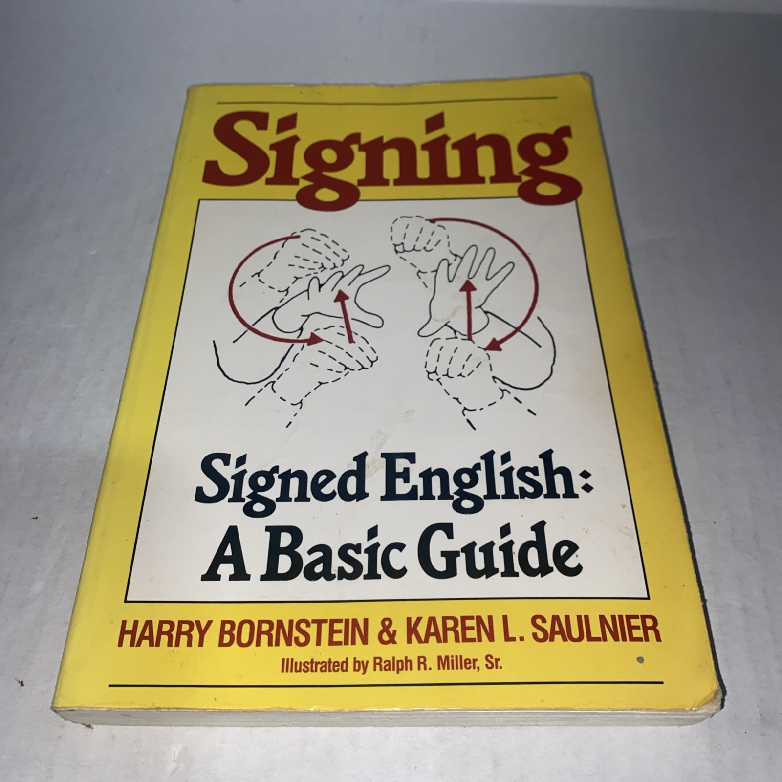 Signing: Signed English: A Basic Guide – Paperback By Bornstein, Harry