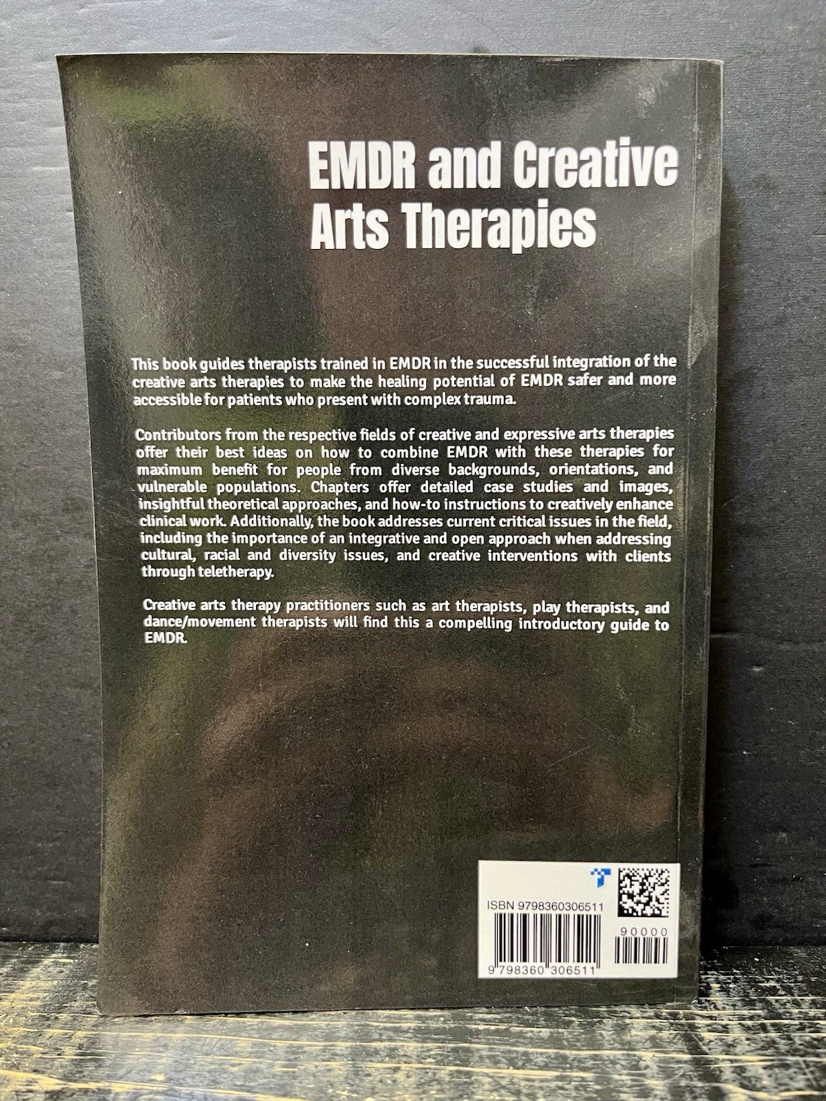 EMDR and Creative Arts Therapies 2023 Softcover Like New U1