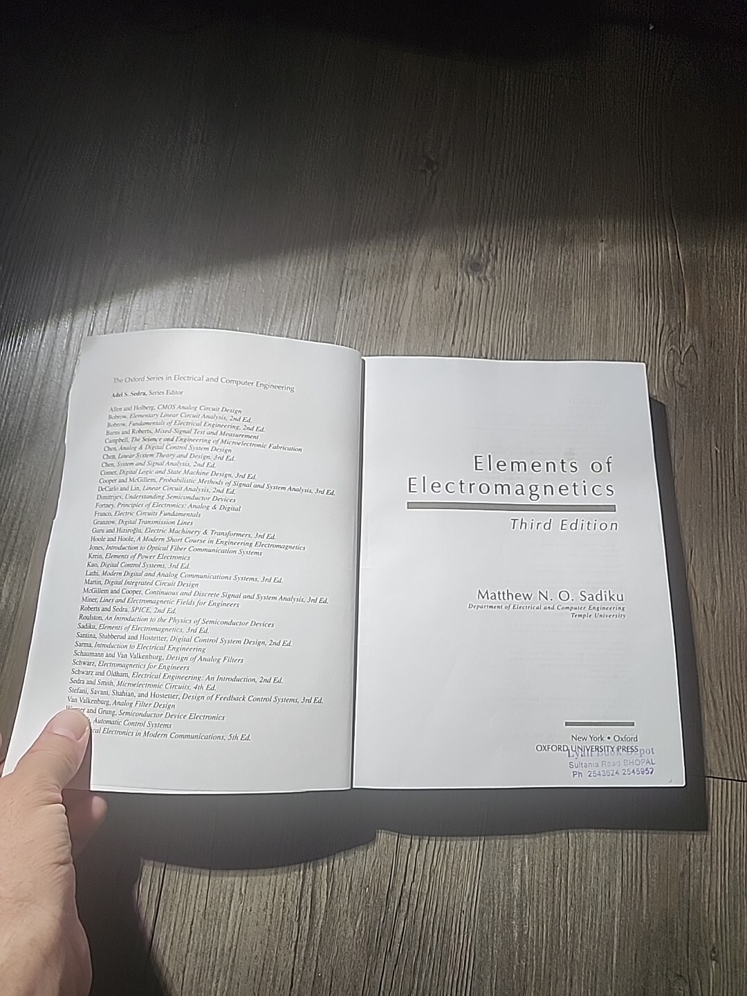 Elements of Electromagnetics by Matthew N O Sadiku: Used