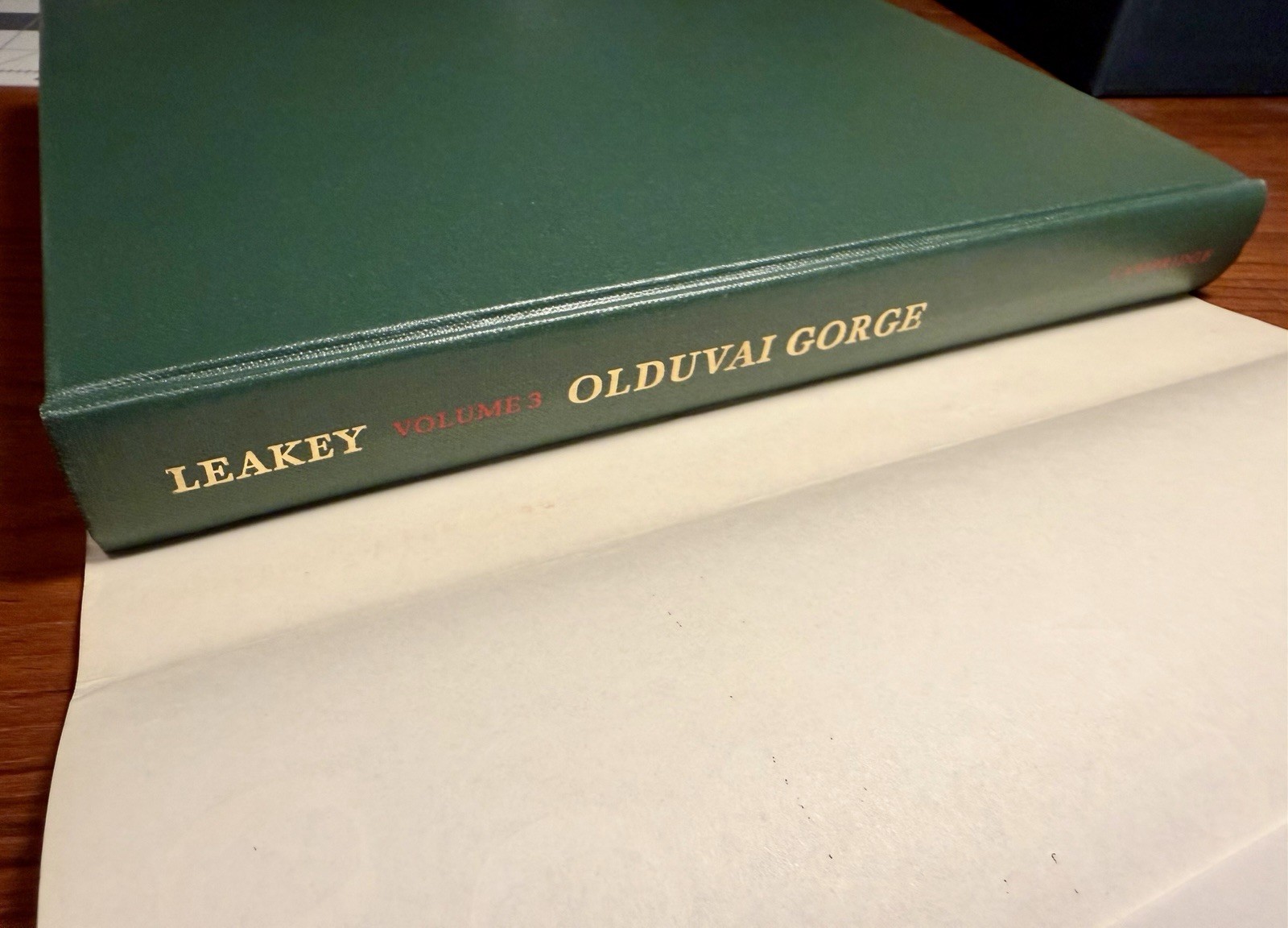 Olduvai Gorge Vol 3 Excavations In Beds I & II 1960-1963 M.D. Leakey SIGNED HCDJ