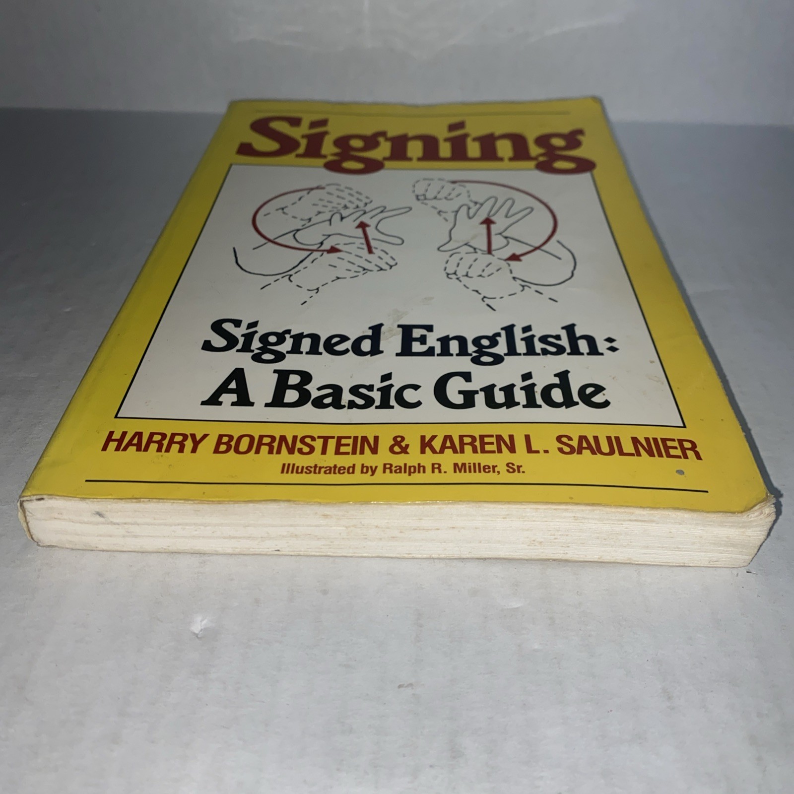 Signing: Signed English: A Basic Guide – Paperback By Bornstein, Harry