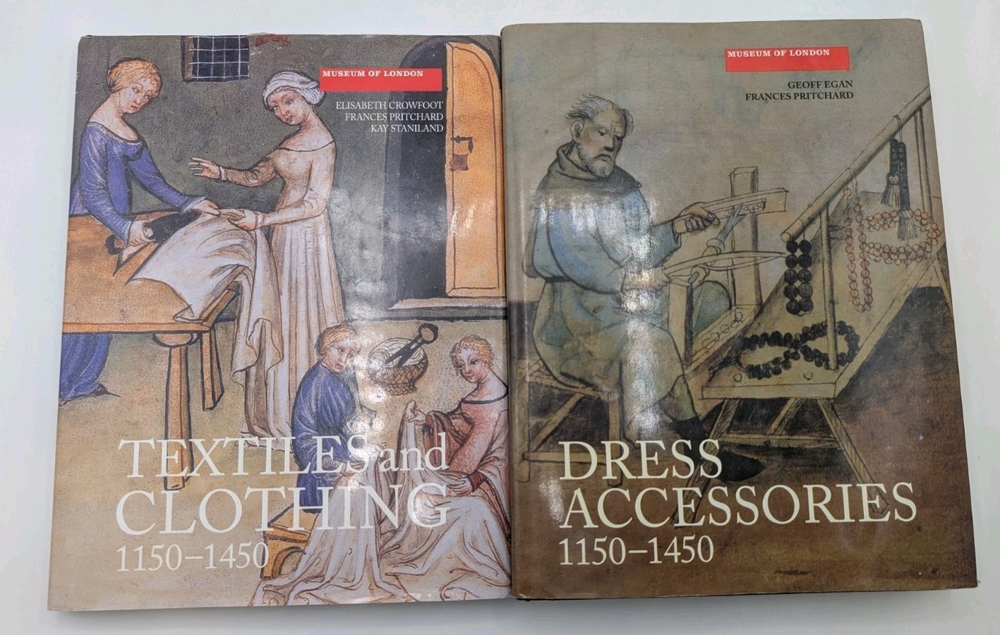 LOT Dress Accessories 1150-1450 + Textiles and Clothing 1150-1450 9780851158402