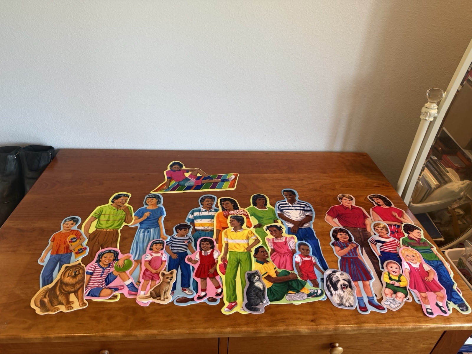 Large collection of large size felt families: parents, children, pets, excellent