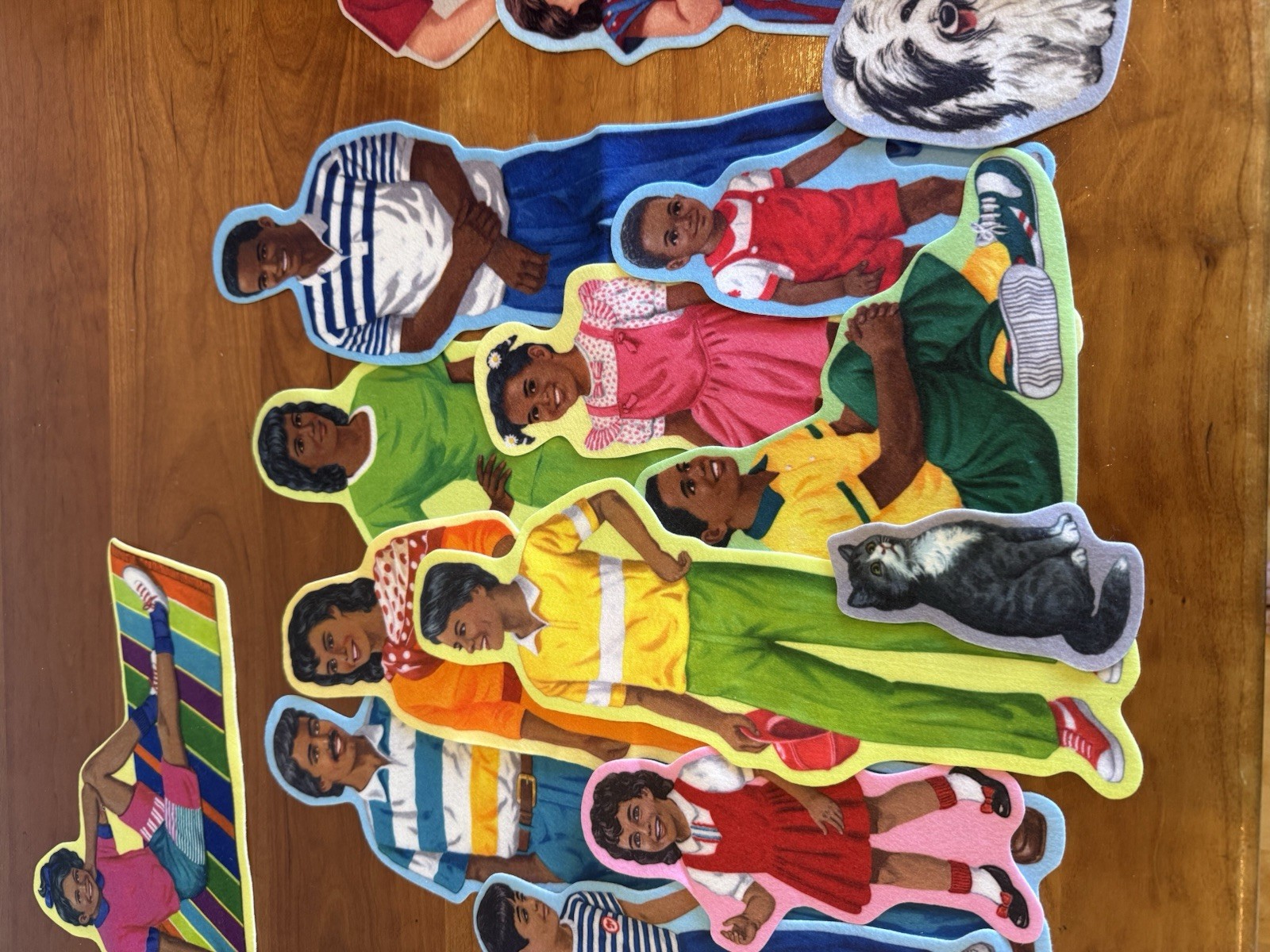 Large collection of large size felt families: parents, children, pets, excellent