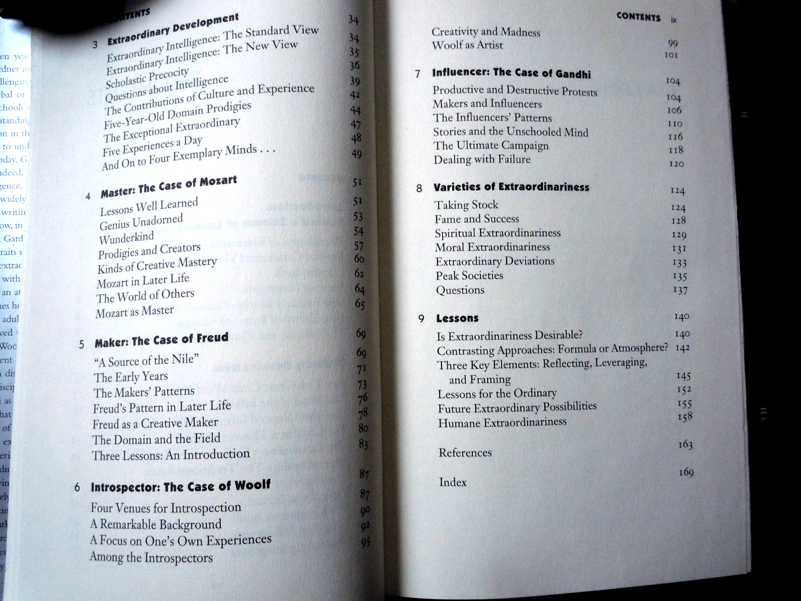 Extraordinary Minds Portraits of Exceptional Individuals 1st ed /Howard Gardner