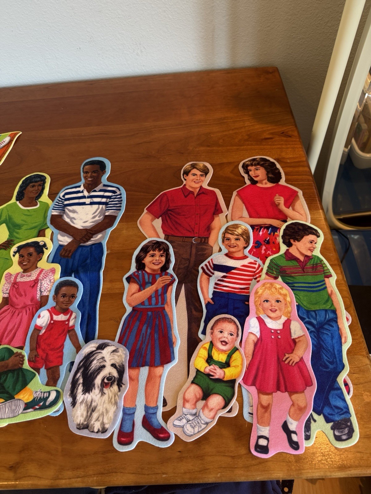 Large collection of large size felt families: parents, children, pets, excellent