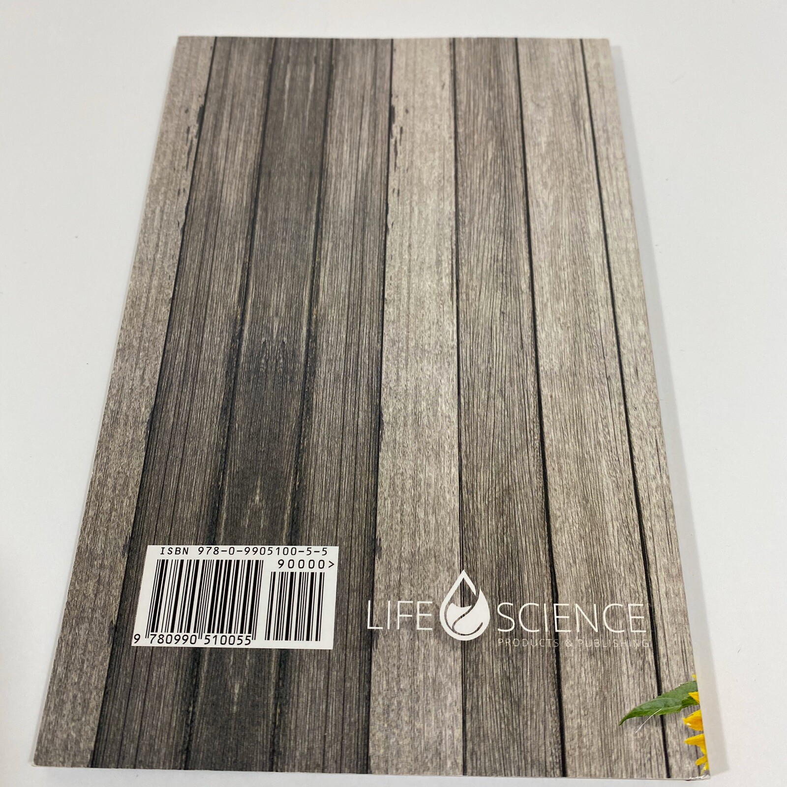 Daily Life Essentials by Life Science Publishers for Essentials Oils (2016)