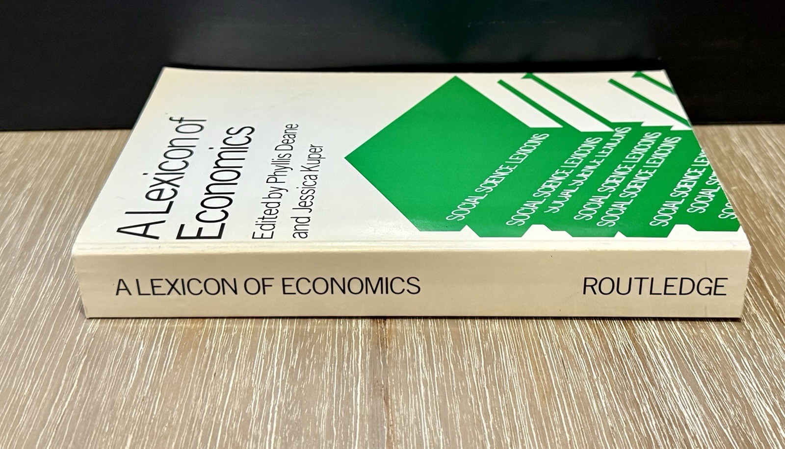 A Lexicon of Economics (Social Science Lexicons) Edited by Phyllis Deane 1988 SC