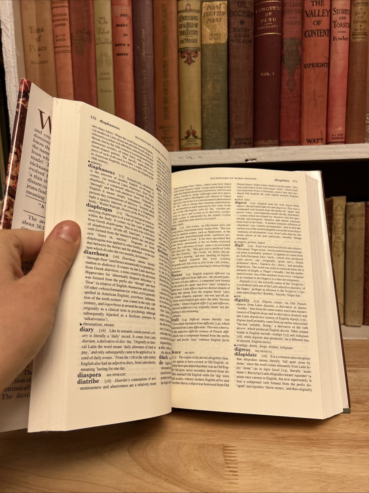Arcade Dictionary of Word Origins by John Ayto. Arcade Publishing 1990 HCDJ