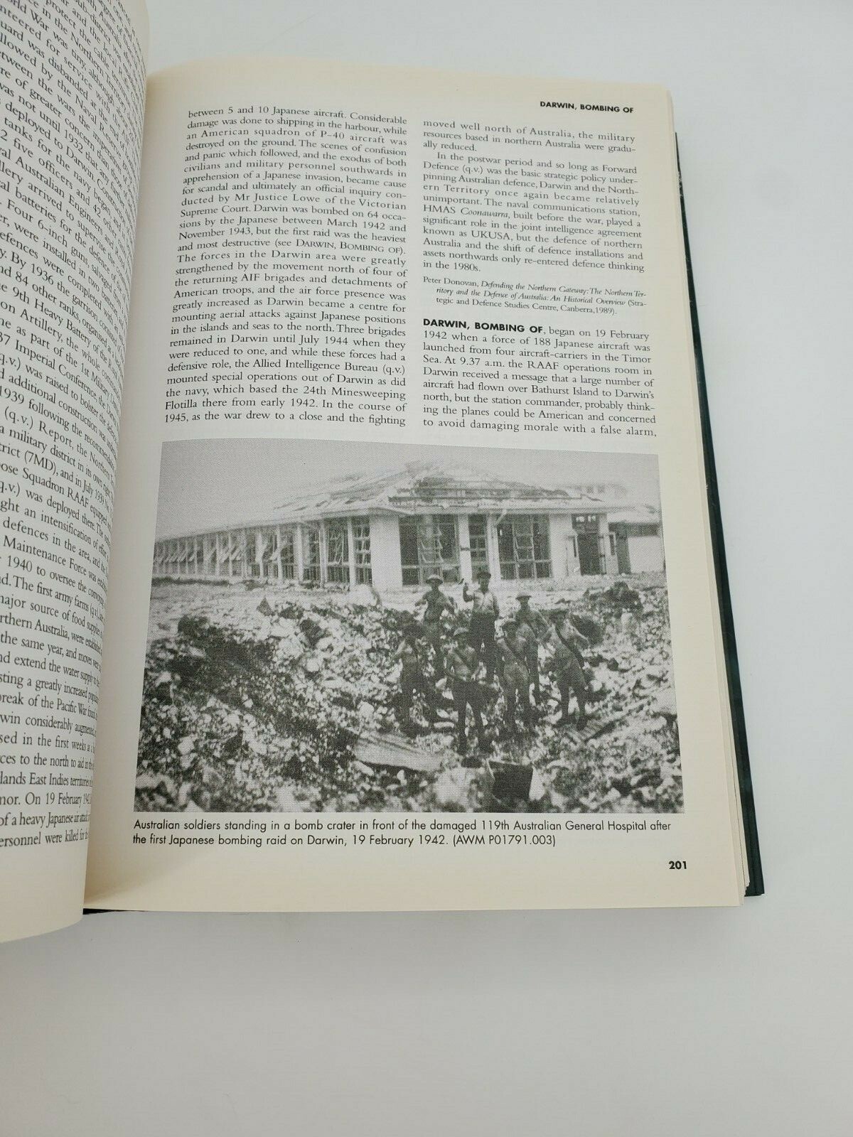 The Oxford Companion to Australian Military History 1995 Hardcover DJ