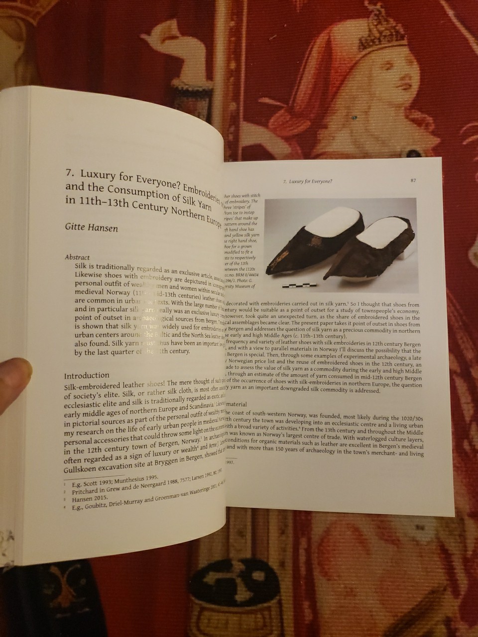 Textiles & the Medieval Economy: Production, Trade (2015, SC) Mint Condition