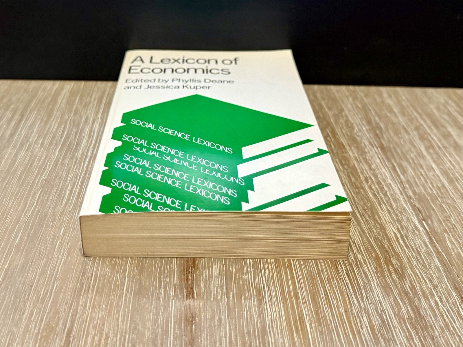A Lexicon of Economics (Social Science Lexicons) Edited by Phyllis Deane 1988 SC