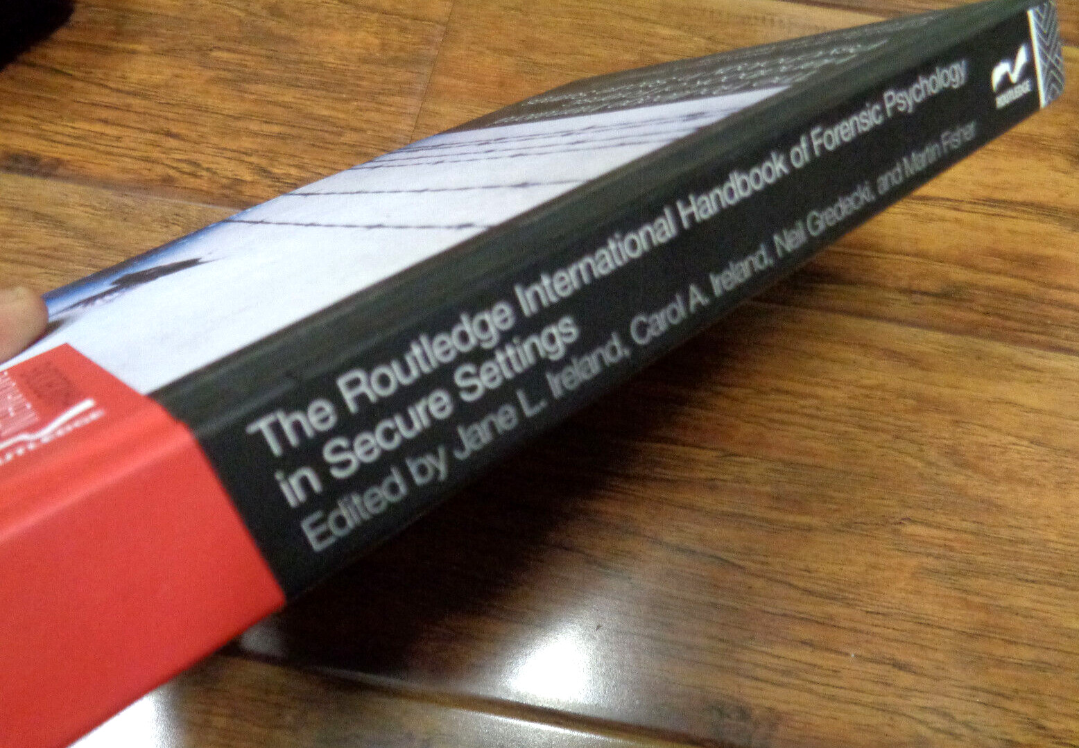 ROUTLEDGE INTL HANDBOOK FORENSIC PSYCHOLOGY IN SECURE SETTINGS HARDCOVER EX USED