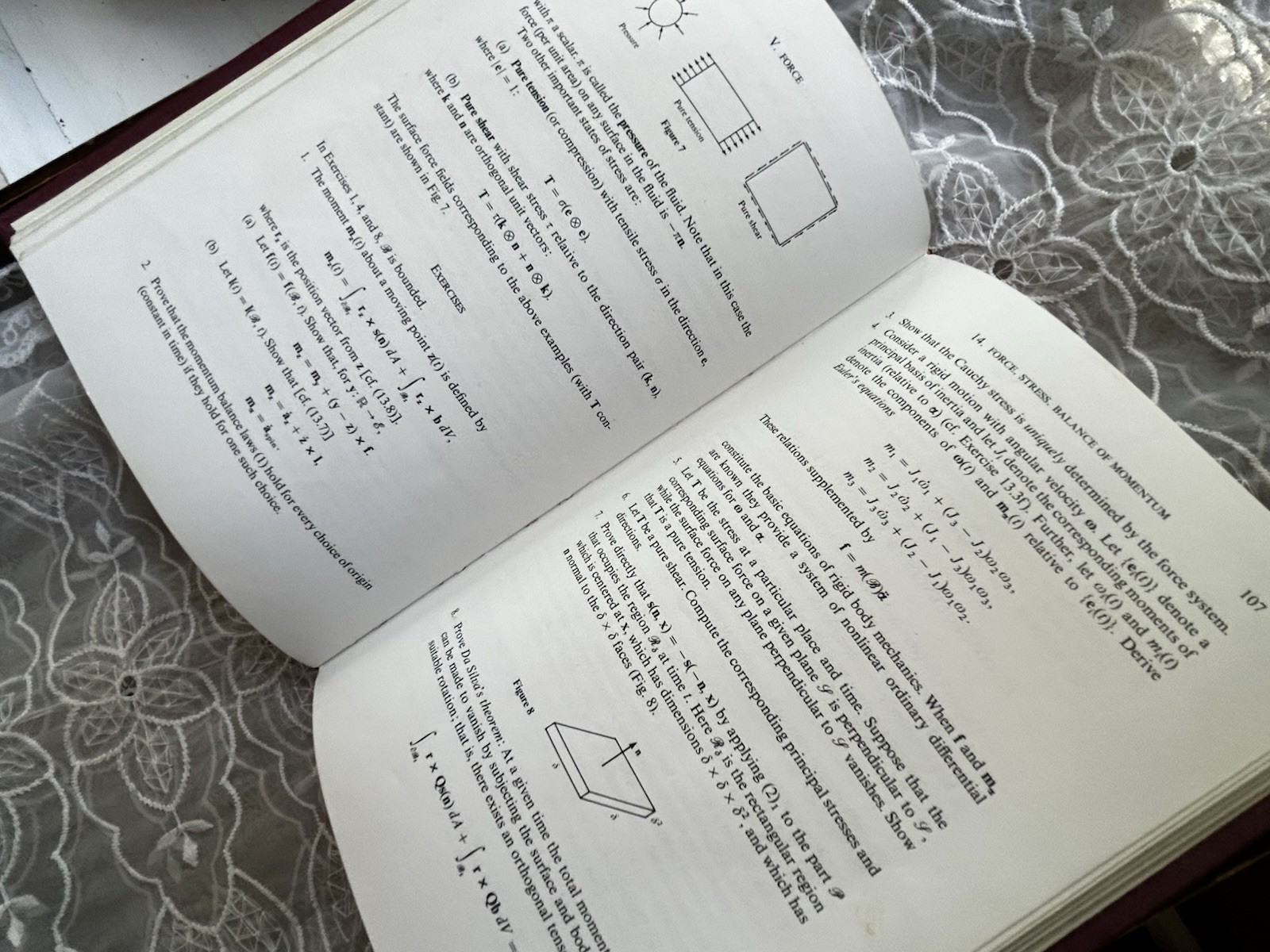 An Introduction to Continuum Mechanics Gurtin 1981 Academic Press Vol 158