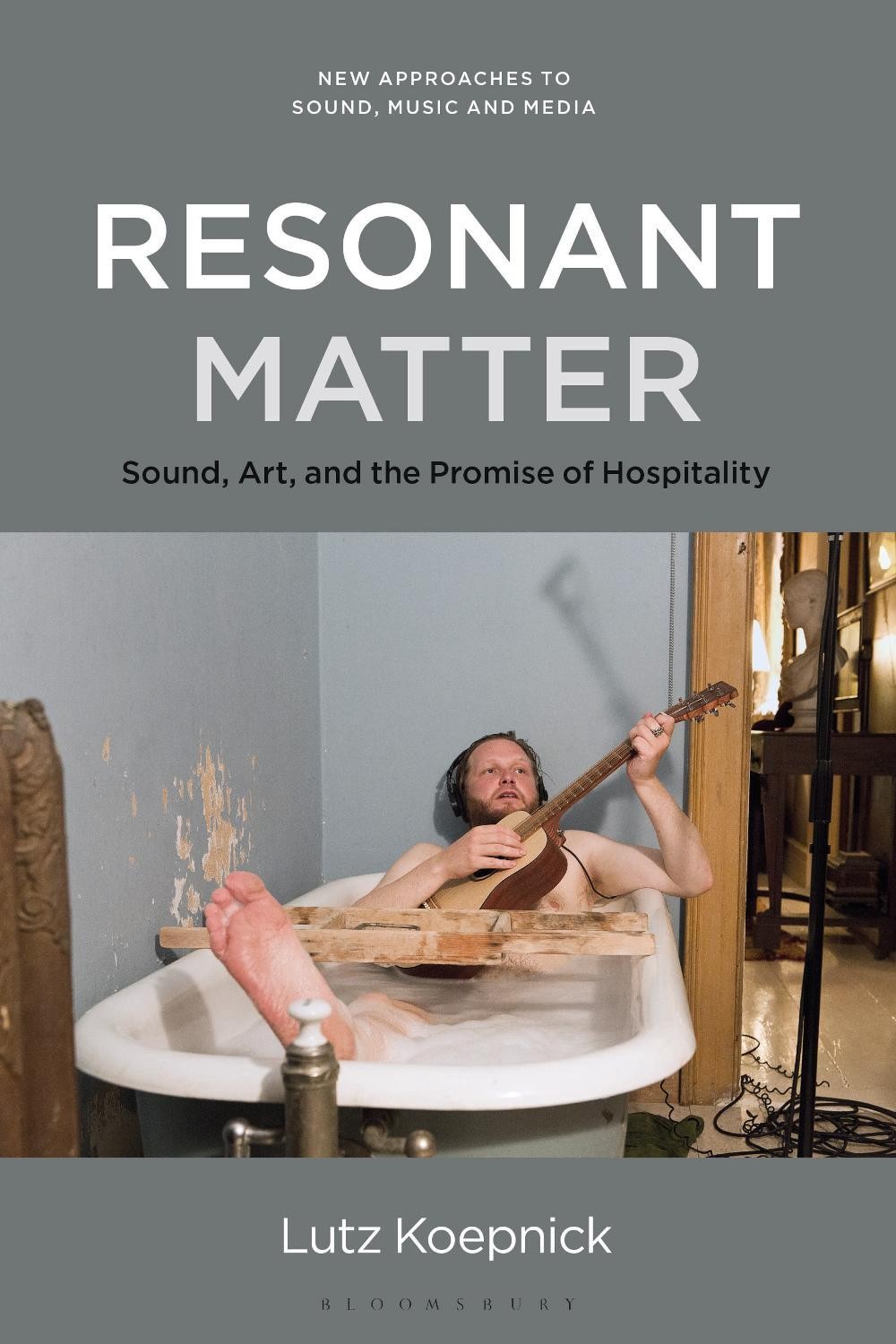 Resonant Matter: Sound, Art, and the Promise of Hospitality by Lutz Koepnick (En