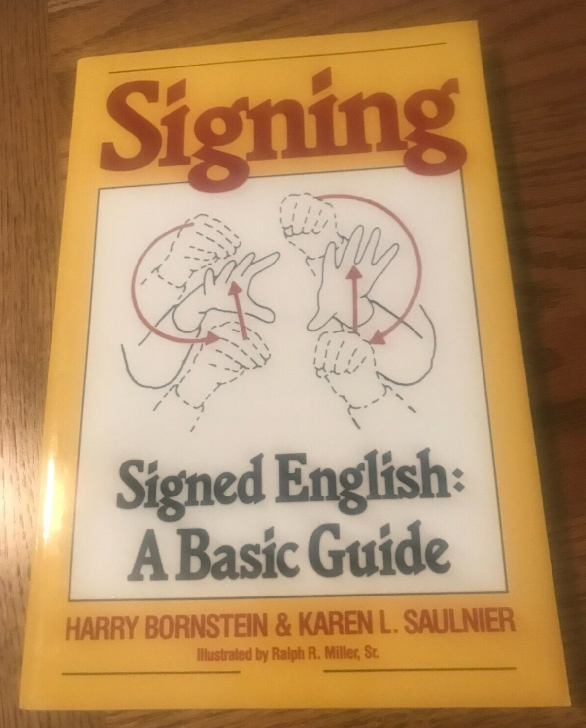 Signing: Signed English: A Basic Guide by Bornstein, Harry; Saulnier, Karen L.