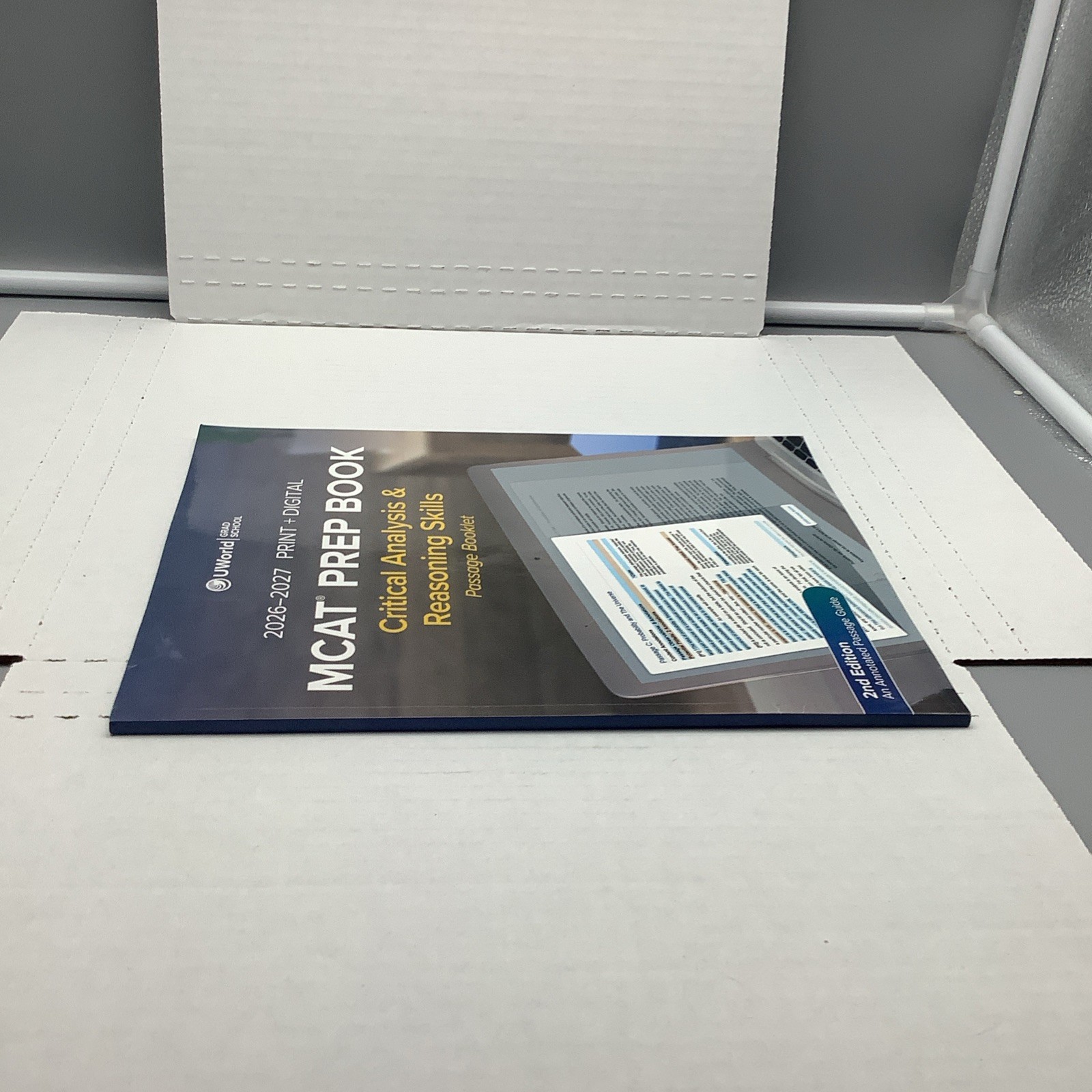 UWorld (GRAD SCHOOL) – MCAT Prep Book – 2026-2027 (Passage Booklet) – GOOD